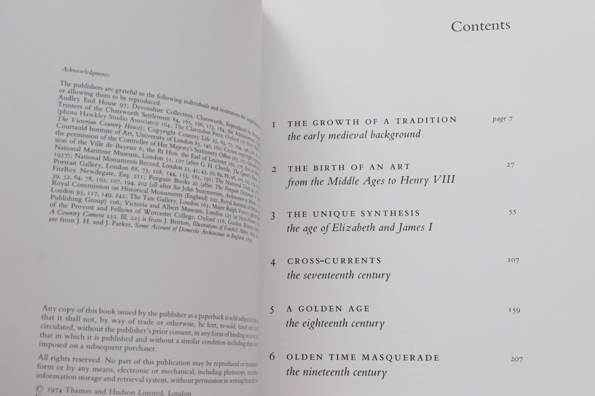 Das englische Landhaus, eine Kunst und eine Lebensart, von Olive Cook, mit Fotos von A.F. Kersting. Broschiertes Buch, veröffentlicht von Thames and Hudson, London 1984. Gedruckt in Japan, mit 269 Tafeln, davon 22 in Farbe. 240 Seiten.