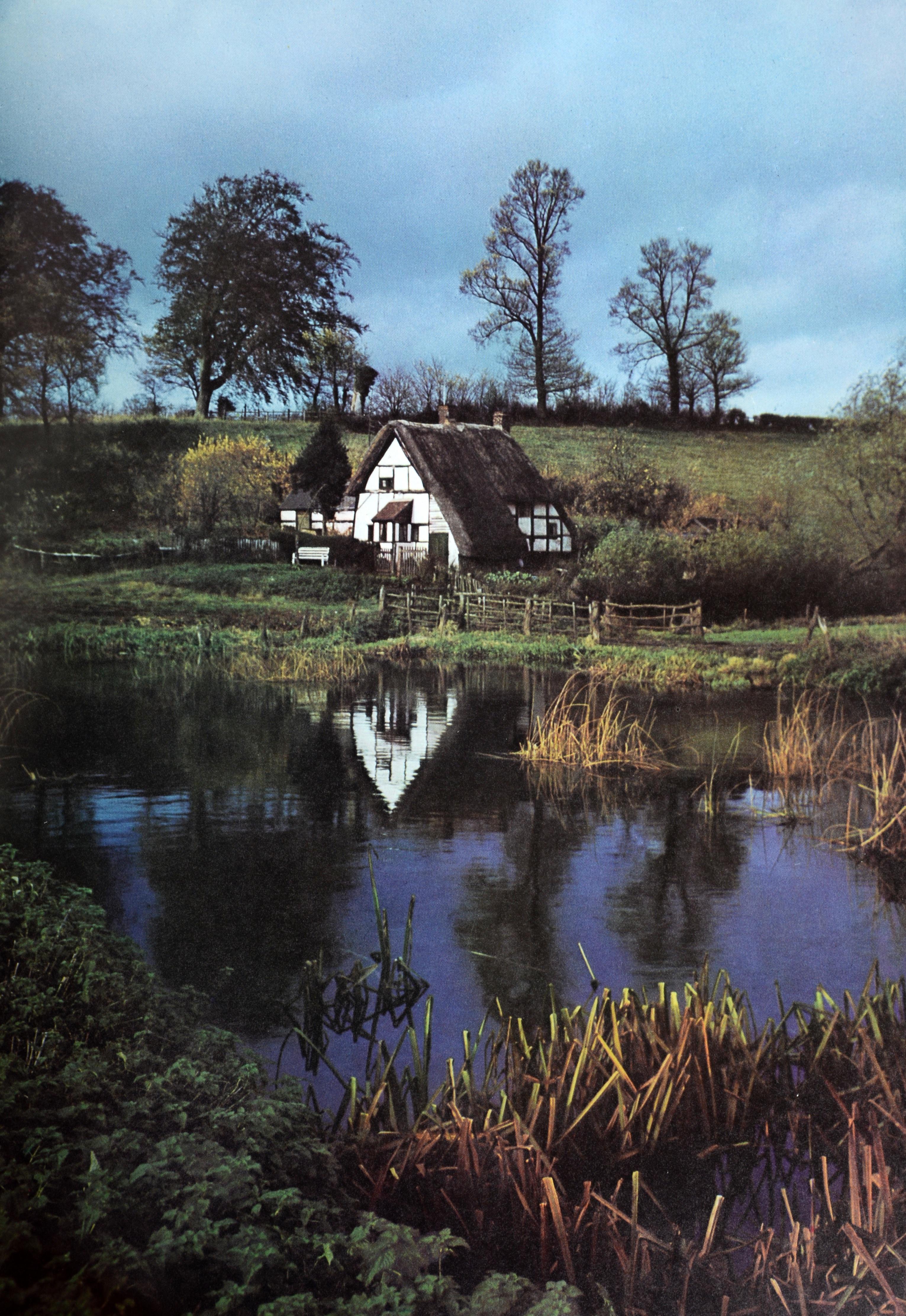 The English House Through Seven Centuries von Olive Cook, Erstausgabe (Mitte des 20. Jahrhunderts) im Angebot