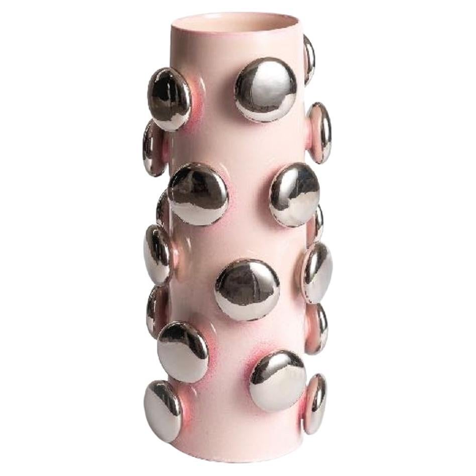 Le vase en céramique à boules d'argent rose Quantum éblouissant de Hua Wang