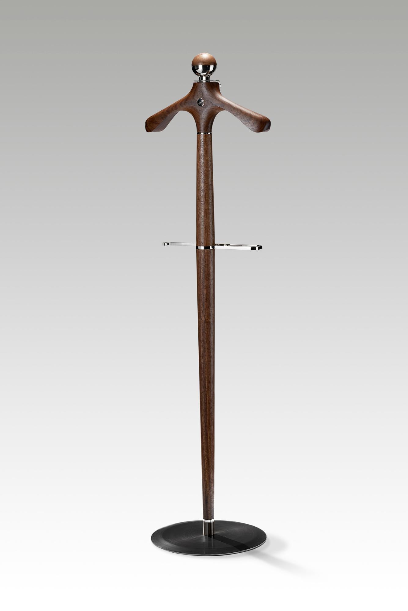 The essential valet stand preserves all the finest features of our series of products and provides new uses while saving space at home or in the office.

On this piece, which has become our calling card, you find a coat hanger sculpted from a