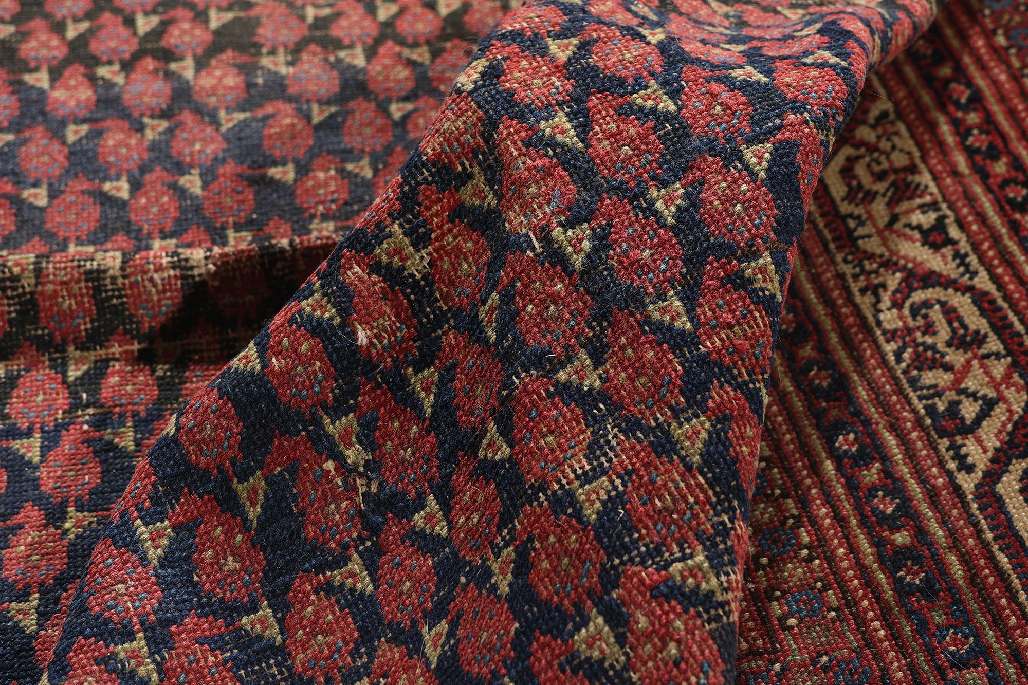 Die ewige Blüte: Persischer Malayer-Teppich des späten 19. Jahrhunderts mit entspannter Raffinesse im Angebot 3