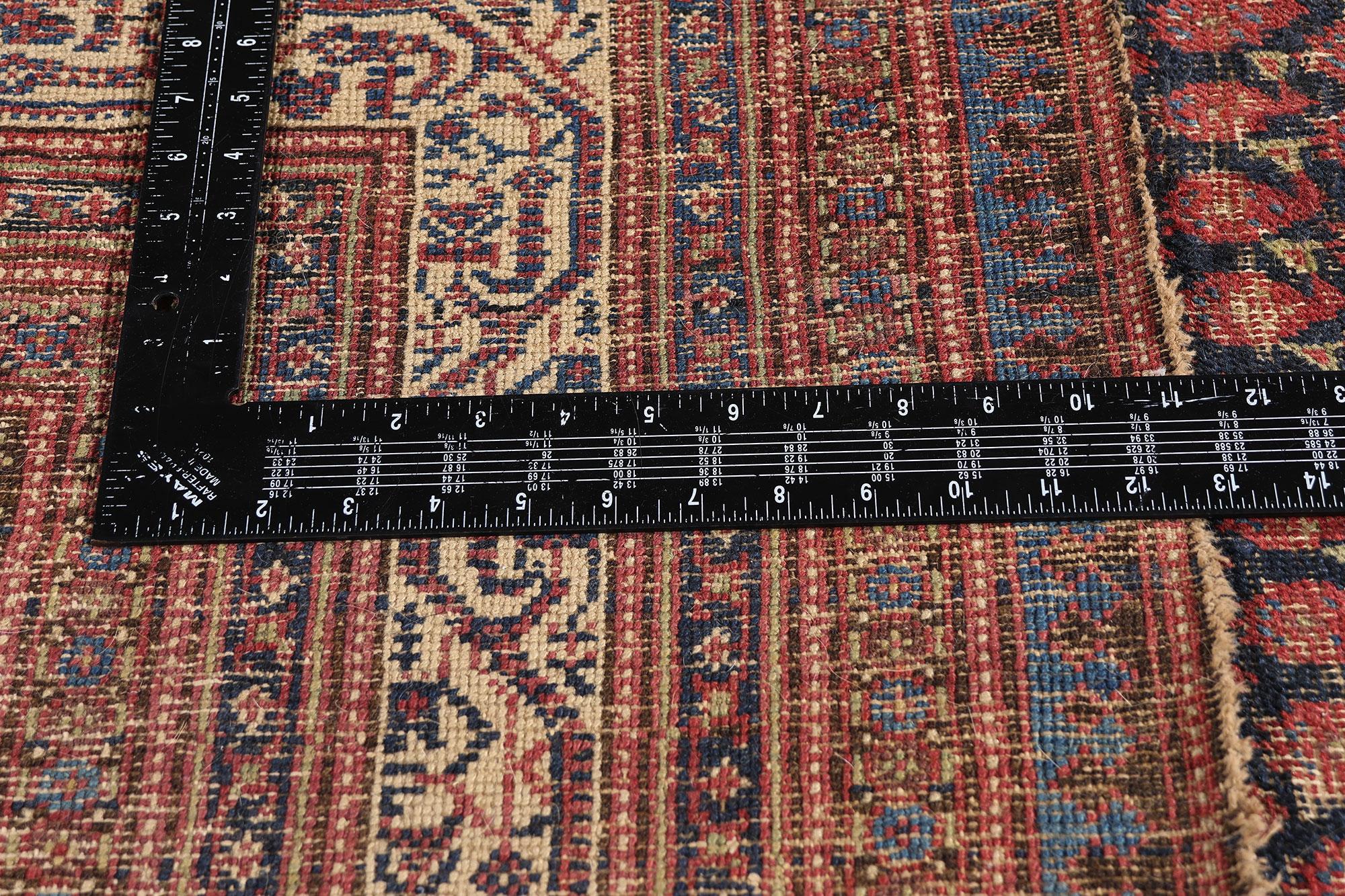 Die ewige Blüte: Persischer Malayer-Teppich des späten 19. Jahrhunderts mit entspannter Raffinesse im Angebot 4