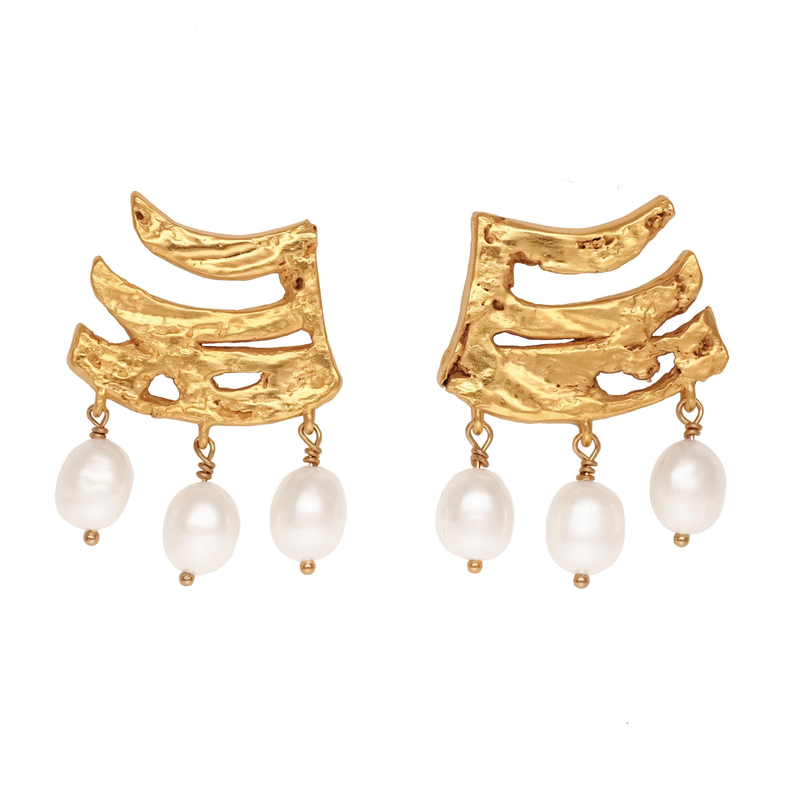 Eternal Luck Earrings in Gold with Freshwater Pearls In New Condition For Sale In Brooklyn, NY