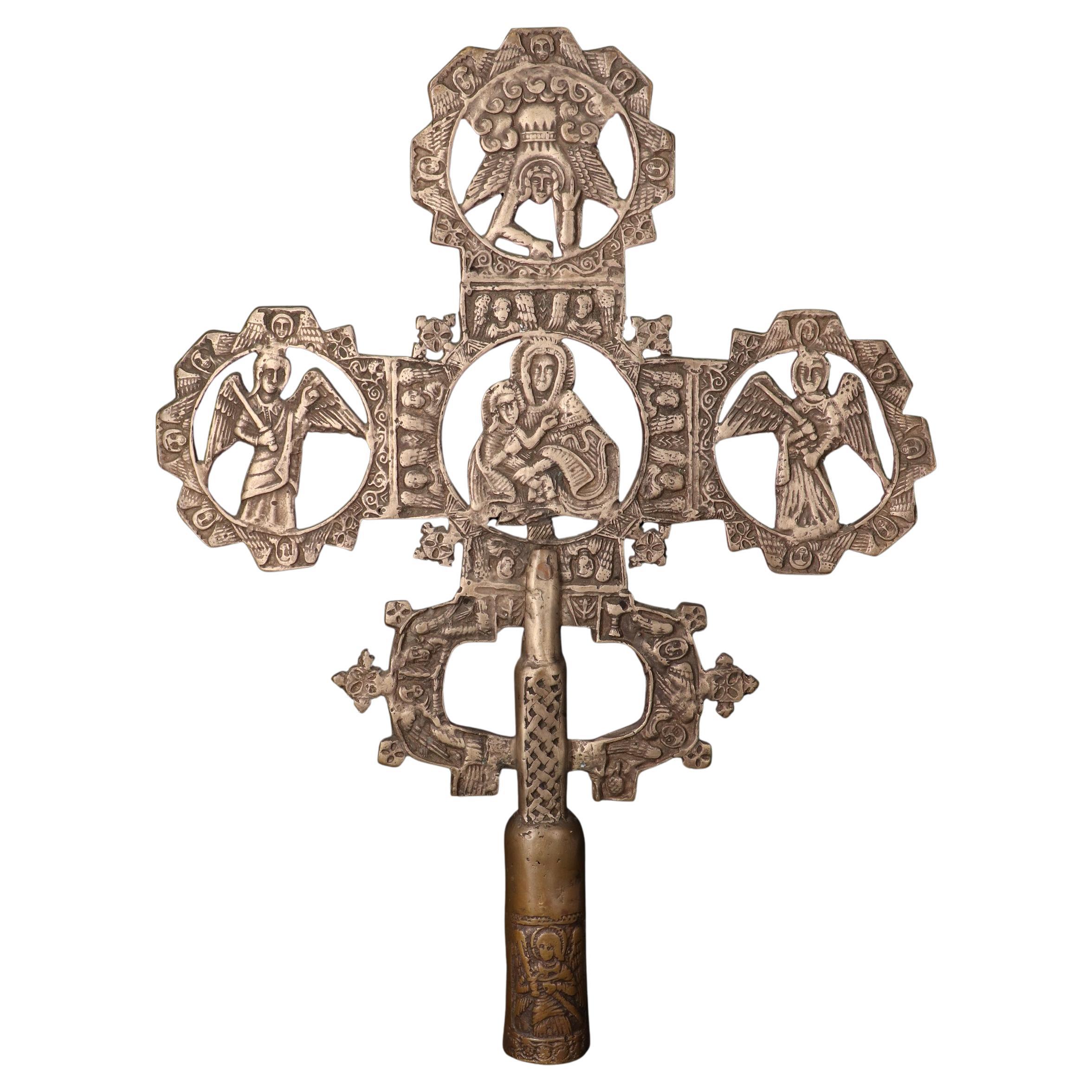 La Cruz Etíope de Procesión: Símbolo Radiante de la Fe, Guardiana de lo Sagrado en venta