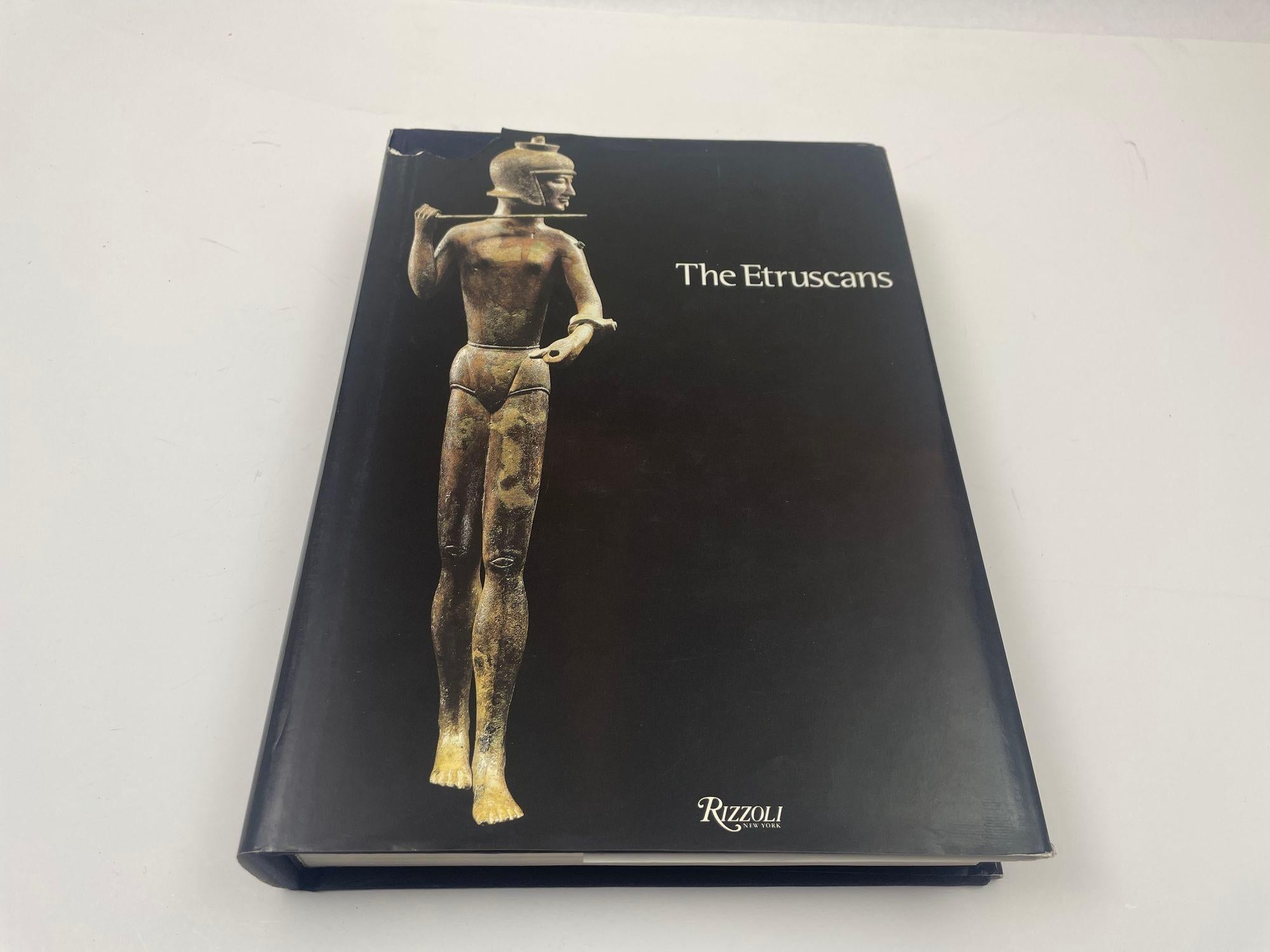 The Etruscans Hardcover First Edition Oversized Collectible Book.4 mai 2001 by Mario Torelli (Author).Les Étrusques constituent depuis longtemps une riche source de recherche et d'enquête intellectuelle en tant que groupe ethnique le plus important