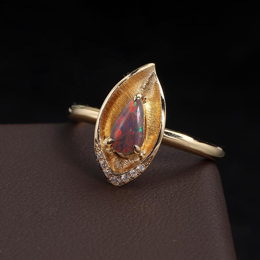 The Everleaf –  Verlobungsring aus 18 Karat Gelbgold mit schwarzem Opal und Diamant Damen