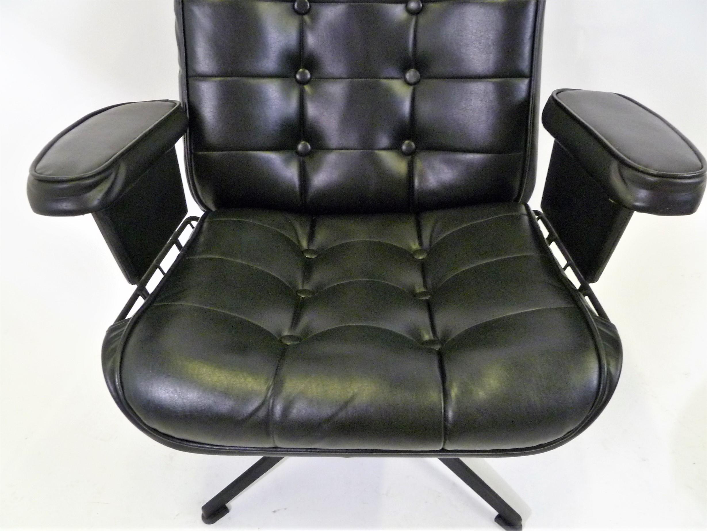 The Executive a 1965 Eames Style Lounge Chair by Bottemiller for Homecrest In Good Condition In Miami, FL