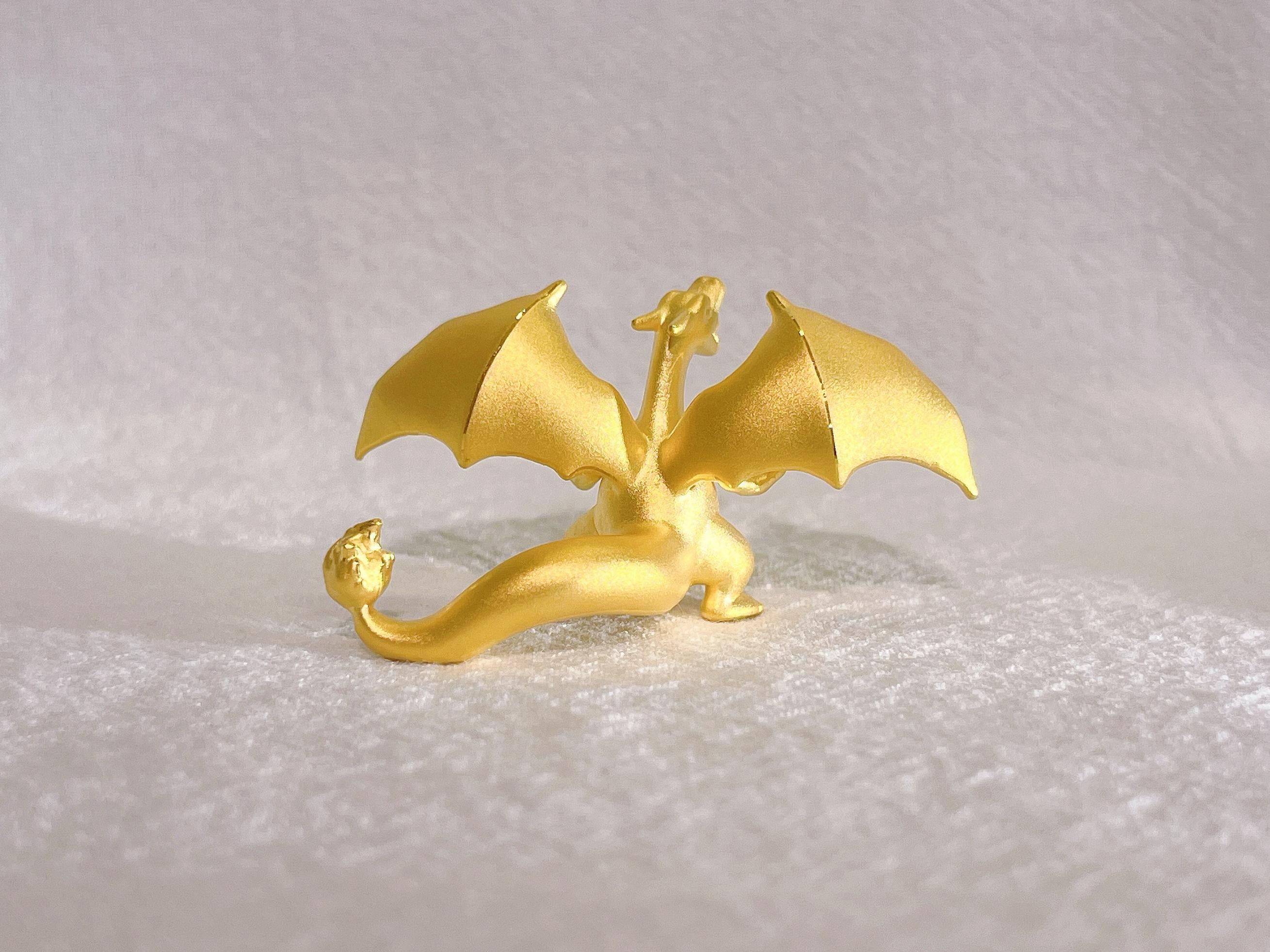 Femenino o masculino El Exquisito Charizard En Oro Amarillo De 24 Quilates en venta