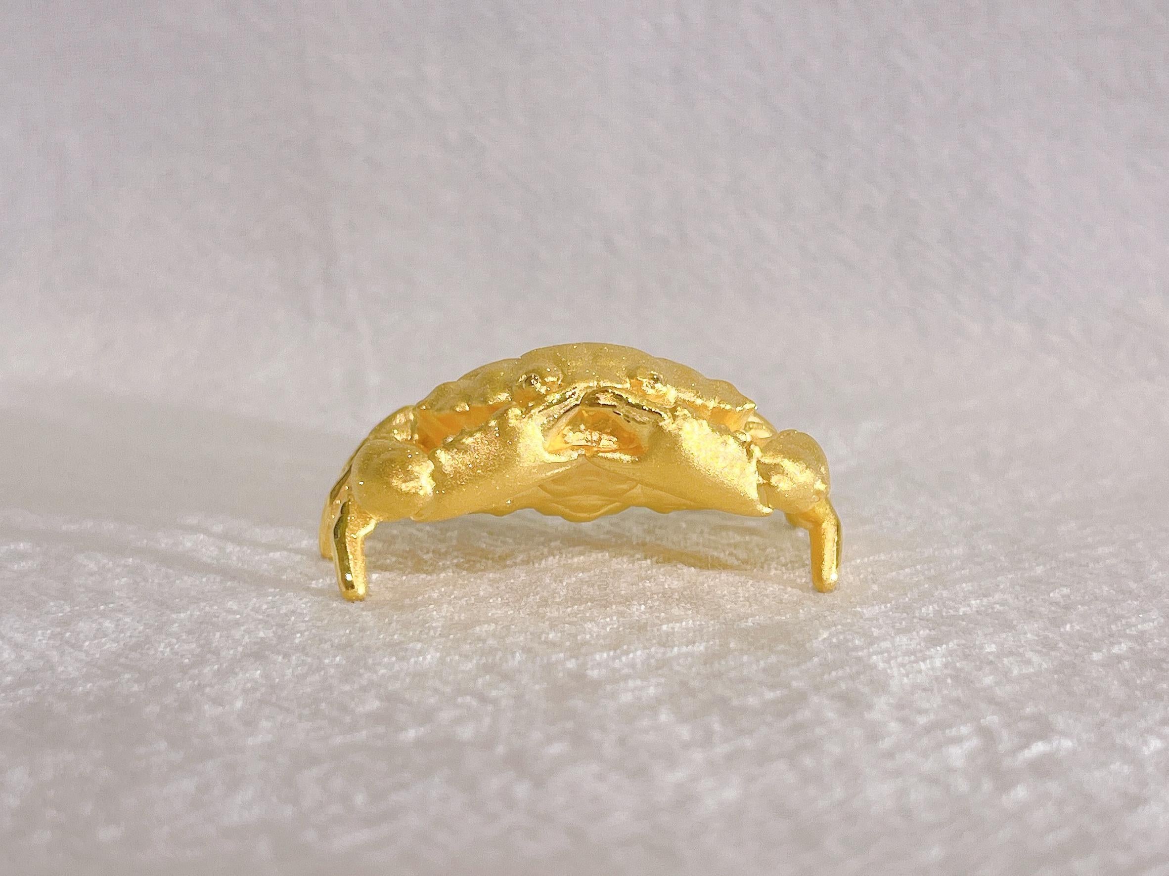 Die exquisite Krabbe in 24 Karat Gelbgold für Damen oder Herren im Angebot