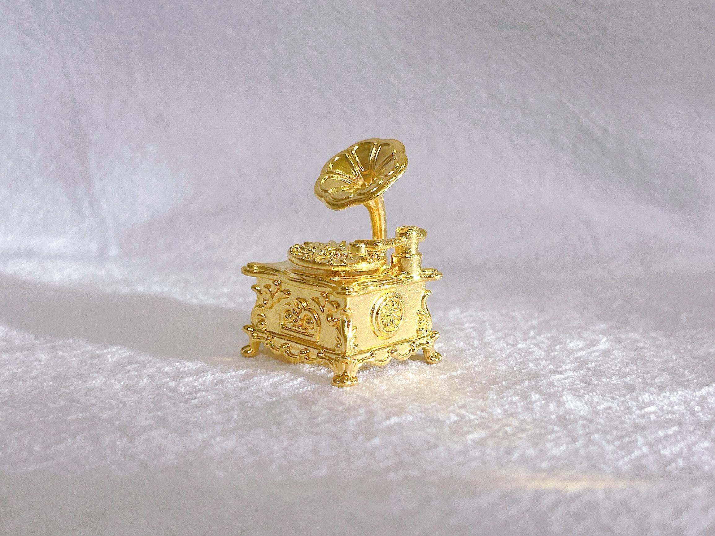 Das exquisite Grammophon aus 24 Karat Gelbgold (Zeitgenössisch) im Angebot