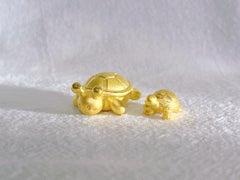 La tortue exquise en or jaune 24 carats