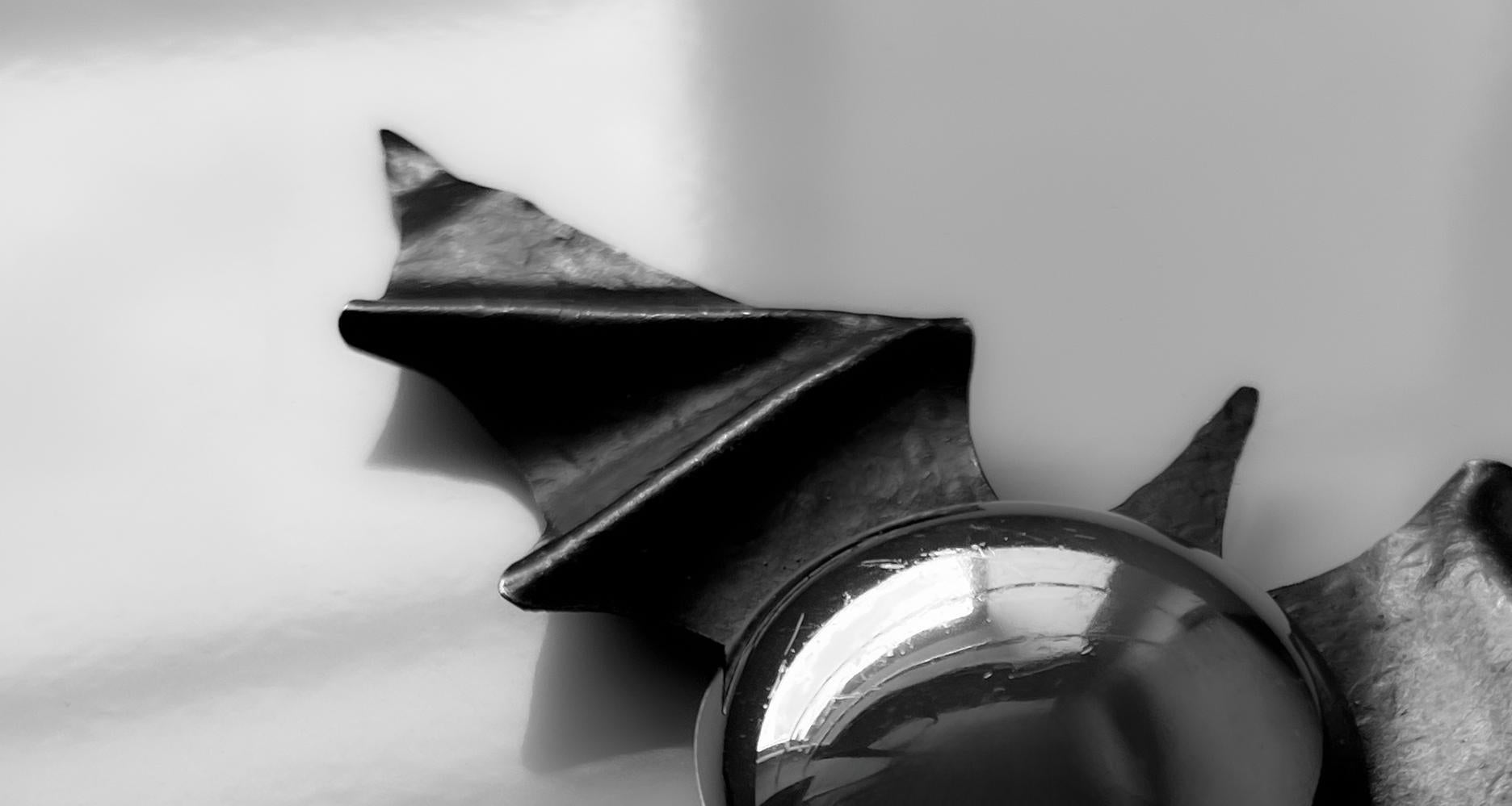 Die Außergewöhnliche Seltene Thierry Mugler Fledermaus Brosche Pin LES INFERNALES im Angebot 8