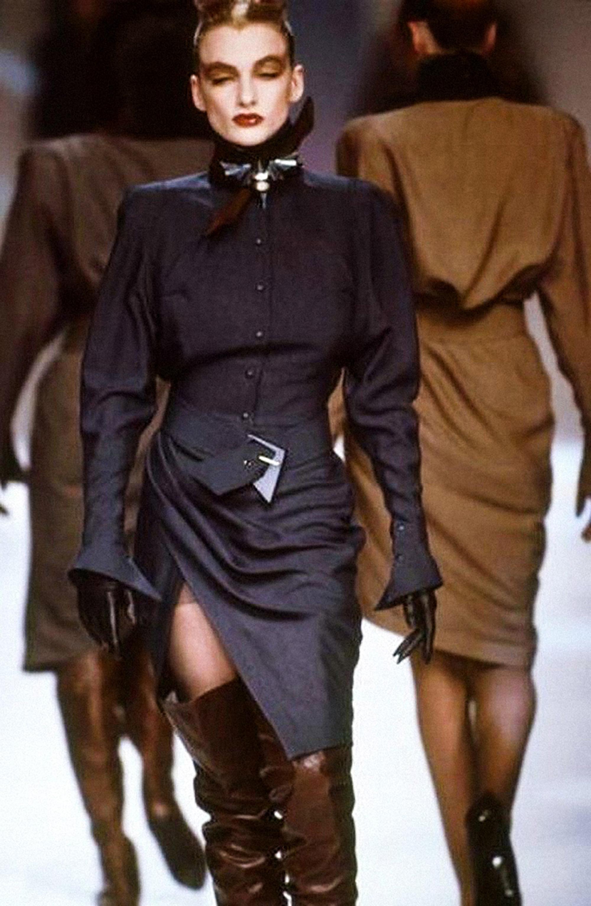 Die Außergewöhnliche Seltene Thierry Mugler Fledermaus Brosche Pin LES INFERNALES (Schwarz) im Angebot