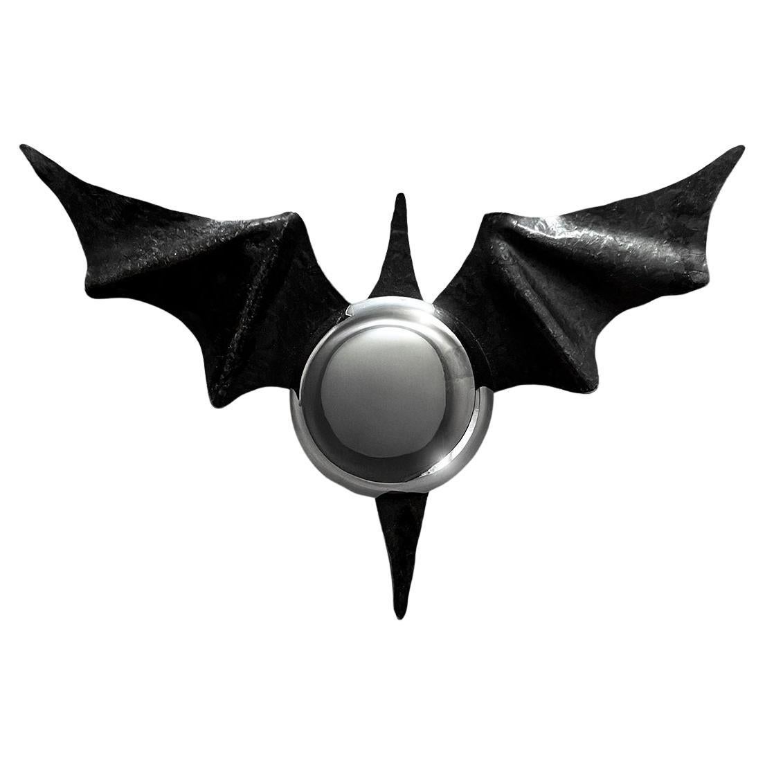 Die Außergewöhnliche Seltene Thierry Mugler Fledermaus Brosche Pin LES INFERNALES im Angebot