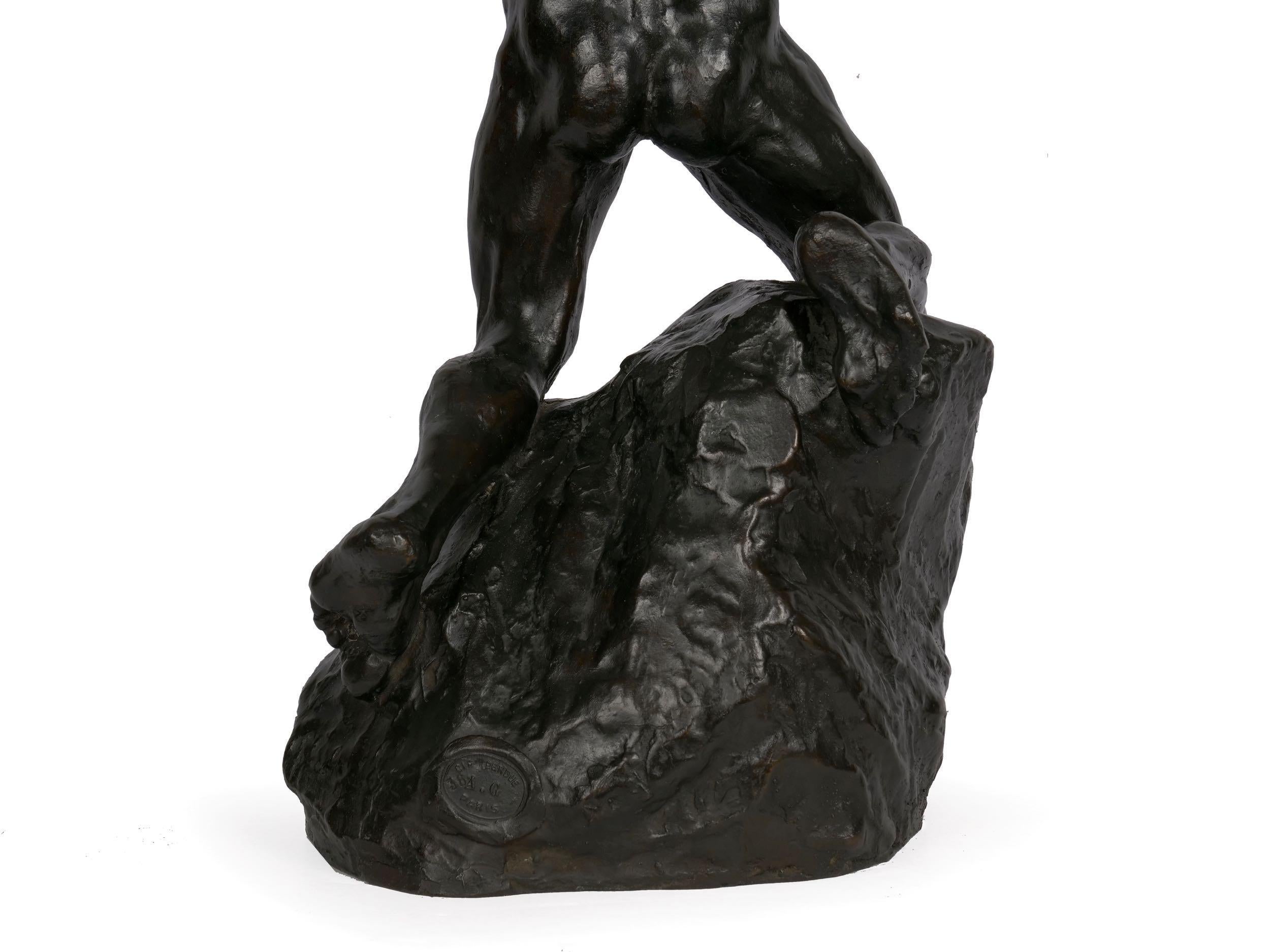 Bronze « L'effort extrême », Sculpture en bronze moderniste française d'antiquités d'Alfredo Pina