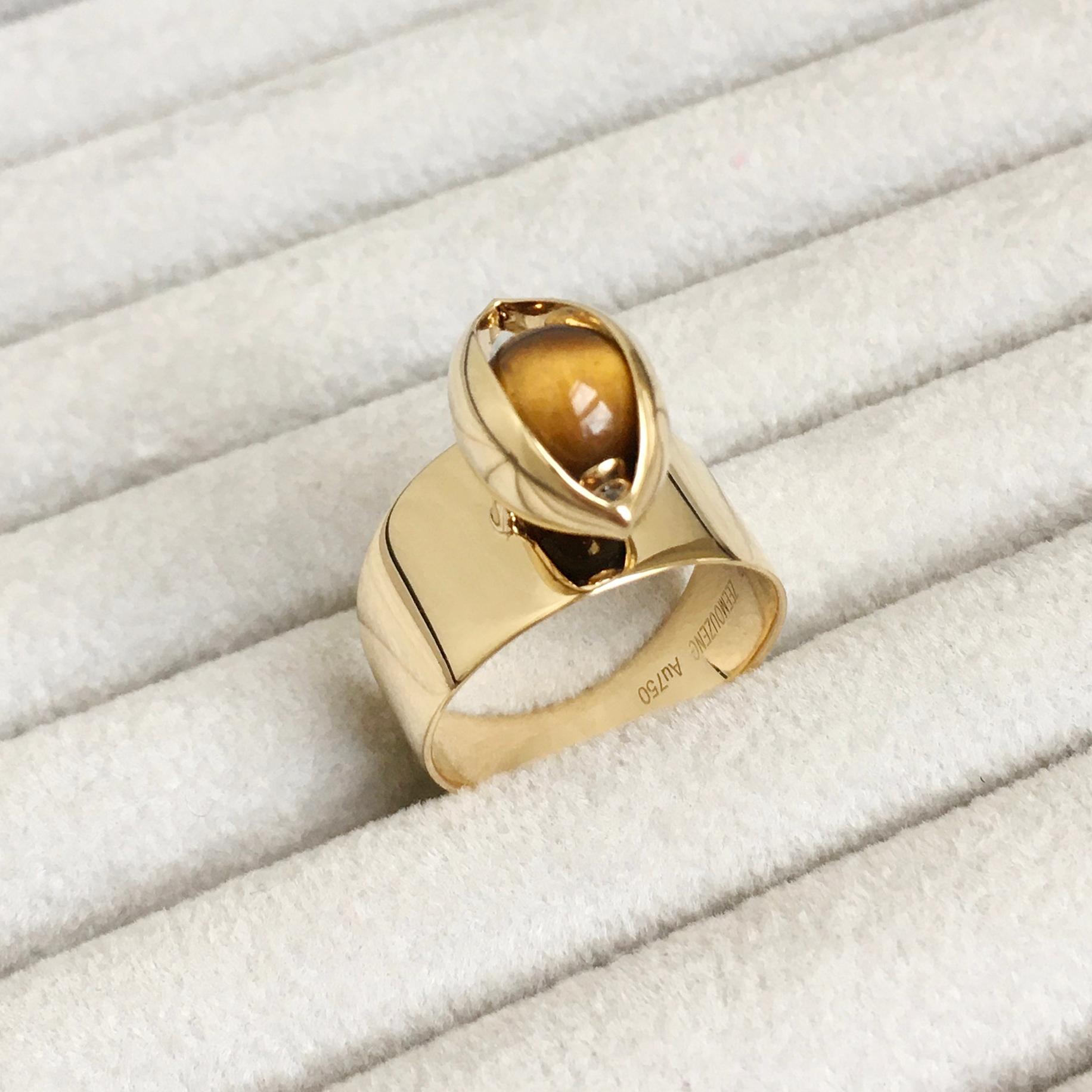 Eye Unisex Ring 18 Karat Yellow Gold Tigers Eye Ruby Diamond For Sale 2