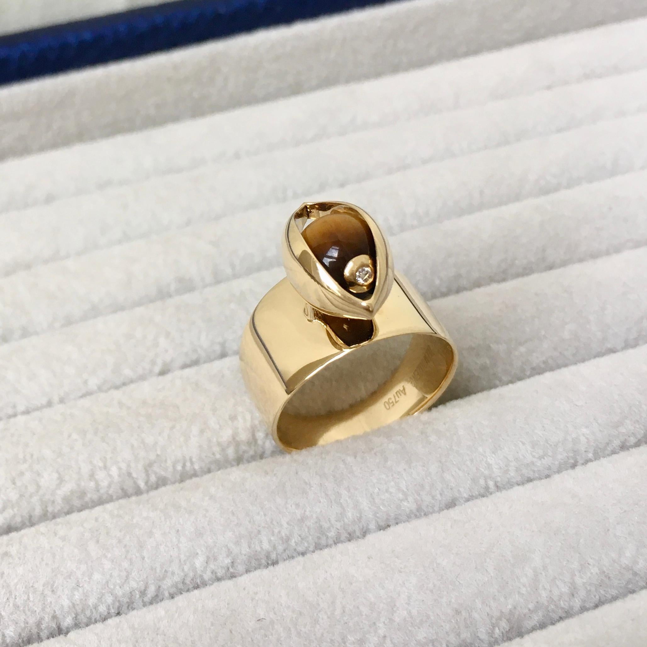 Eye Unisex Ring 18 Karat Yellow Gold Tigers Eye Ruby Diamond For Sale 4