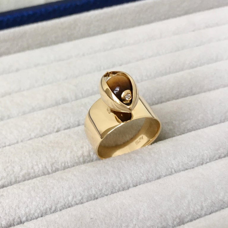 Women's or Men's Eye Unisex Ring 18 Karat Yellow Gold Tiger's Eye Ruby Diamond For Sale