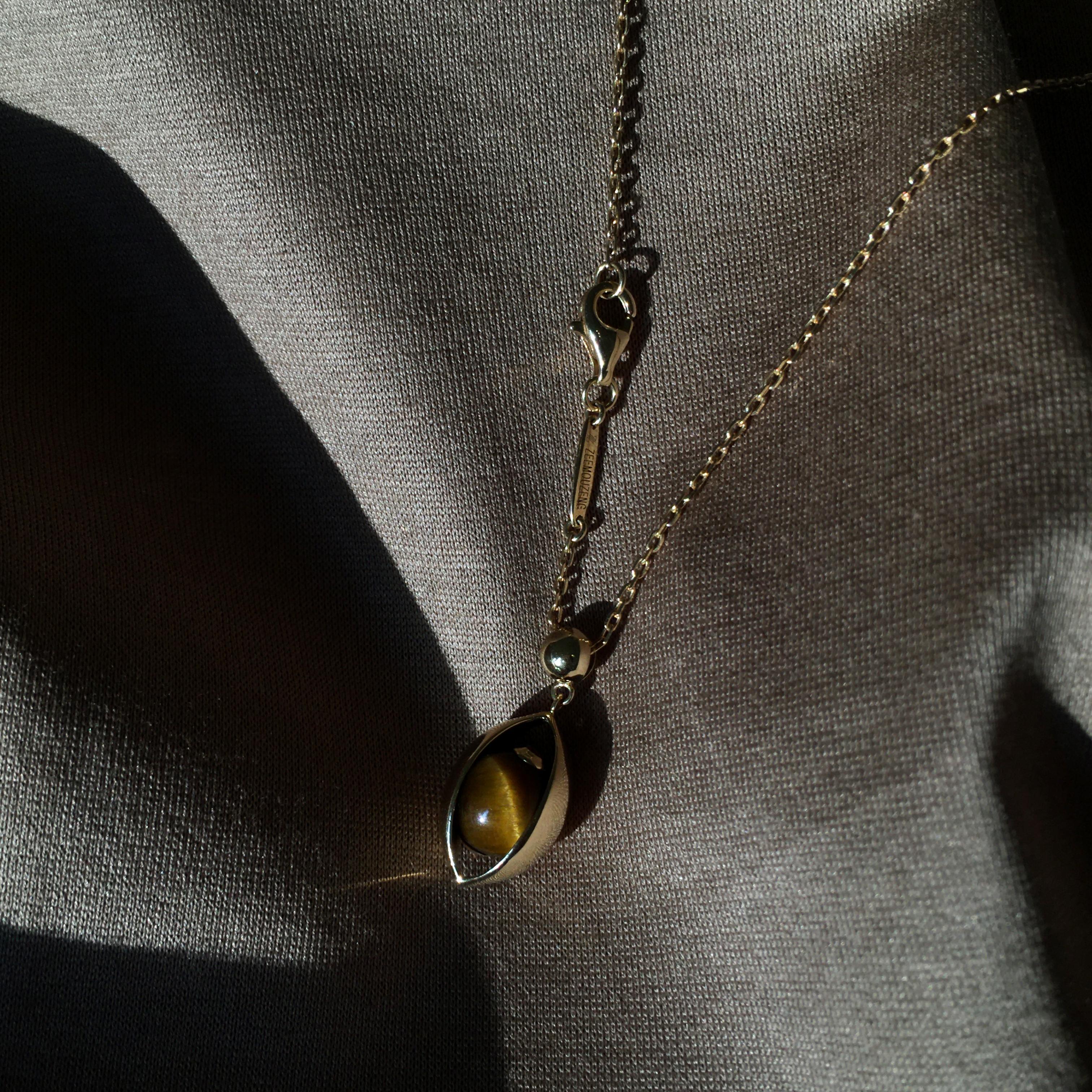 Artisan Eye Unisex Chain Pendent Necklace 18 Karat Yellow Gold Tigers Eye Ruby Diamond For Sale