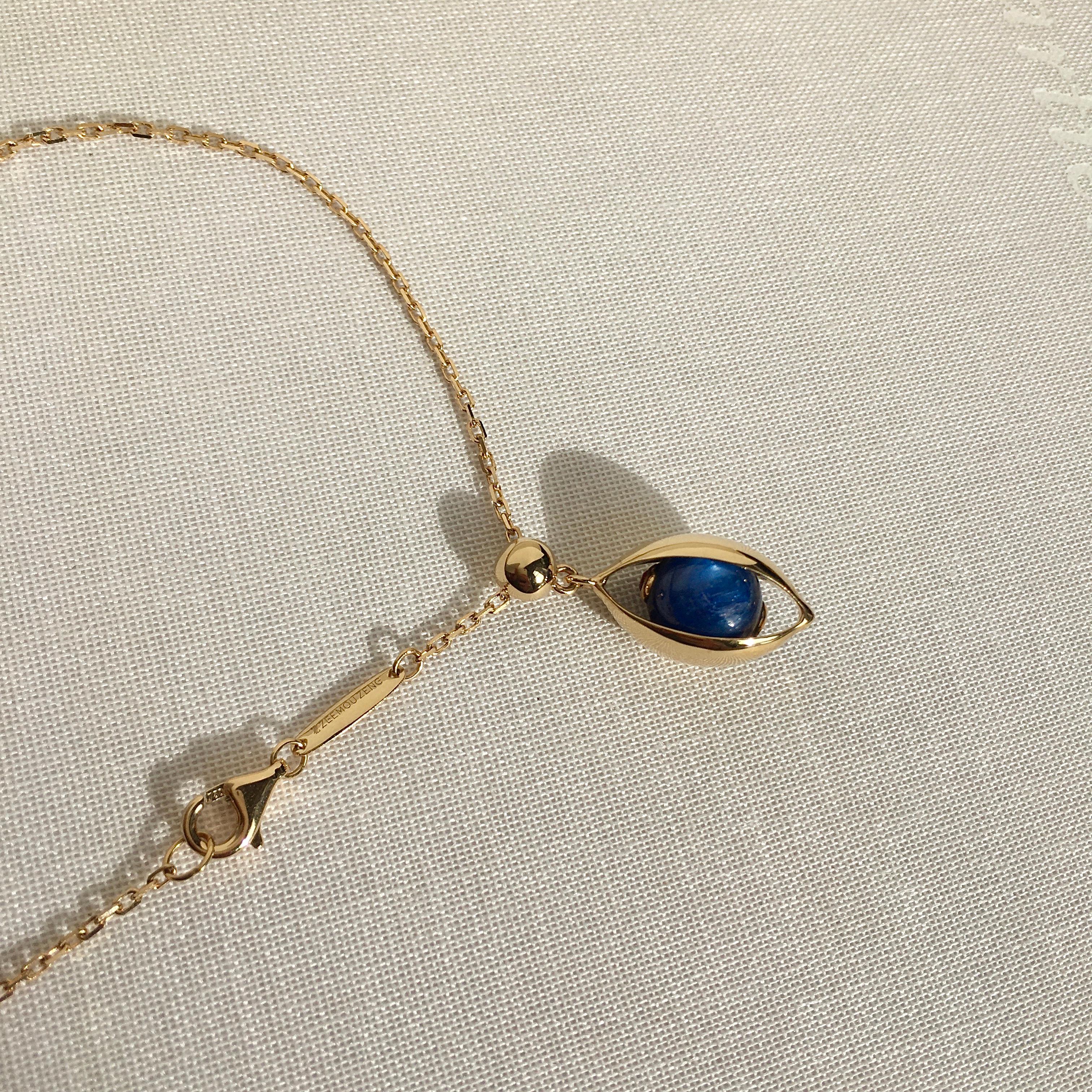 Eye Unisex Small Pendant Necklace 18 Karat Yellow Gold Blue Kyanite Ruby Diamond In New Condition For Sale In London, GB