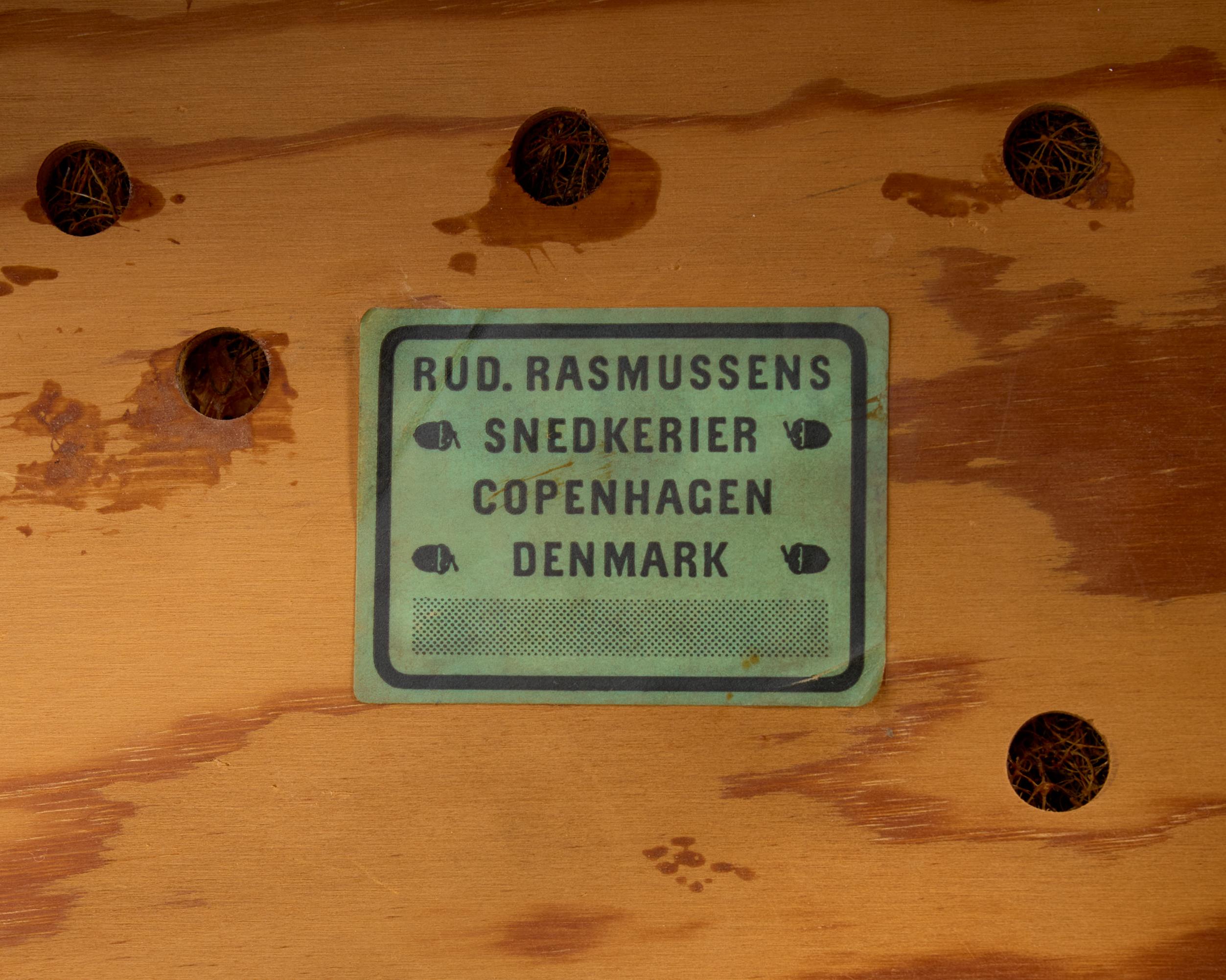 Sedia Faaborg del 1914 - Iconico design danese di Kaare Klint con schienale curvo in canna in vendita 8