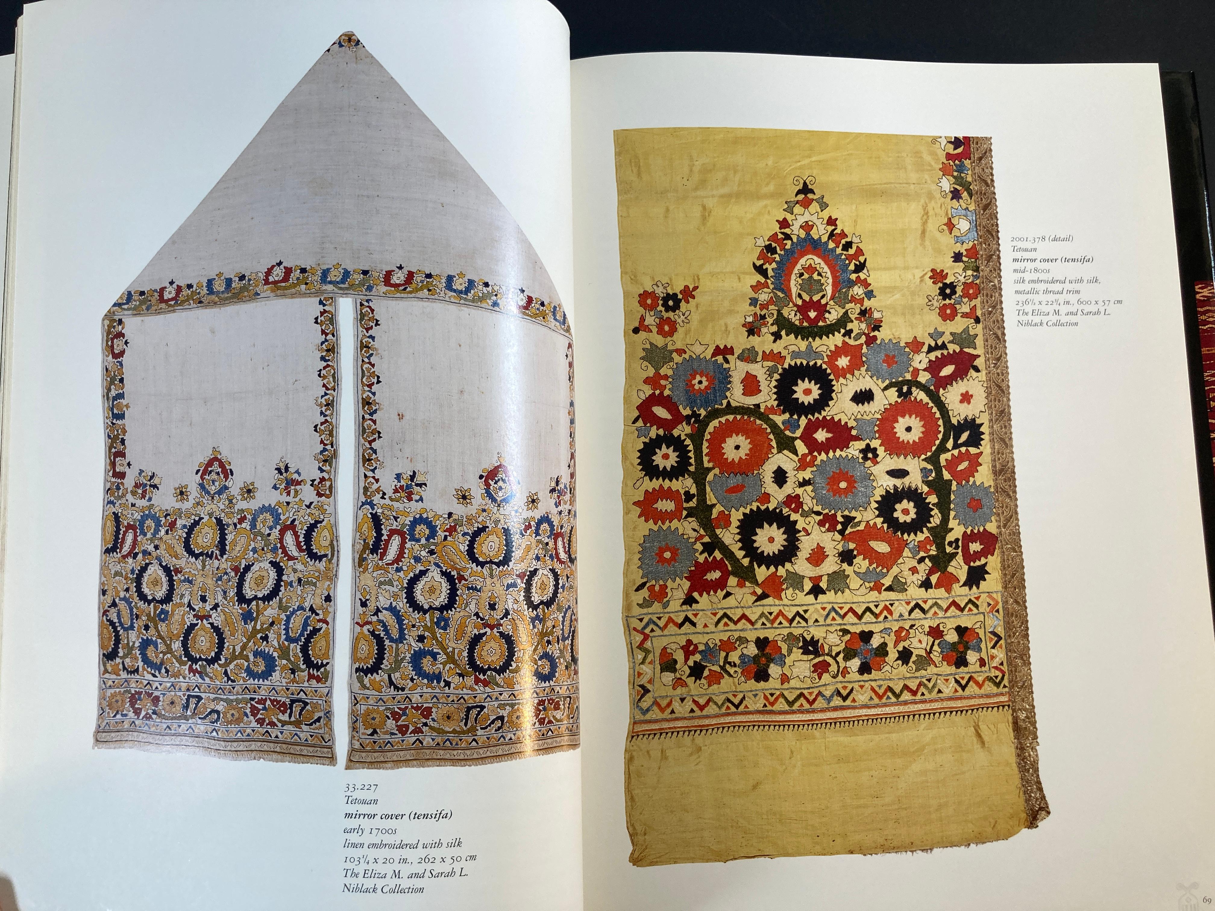Livre The Fabric of Moroccan Life (Le tissu de la vie marocaine) d'Ivoire Grammet et Niloo Imami Paydar en vente 3