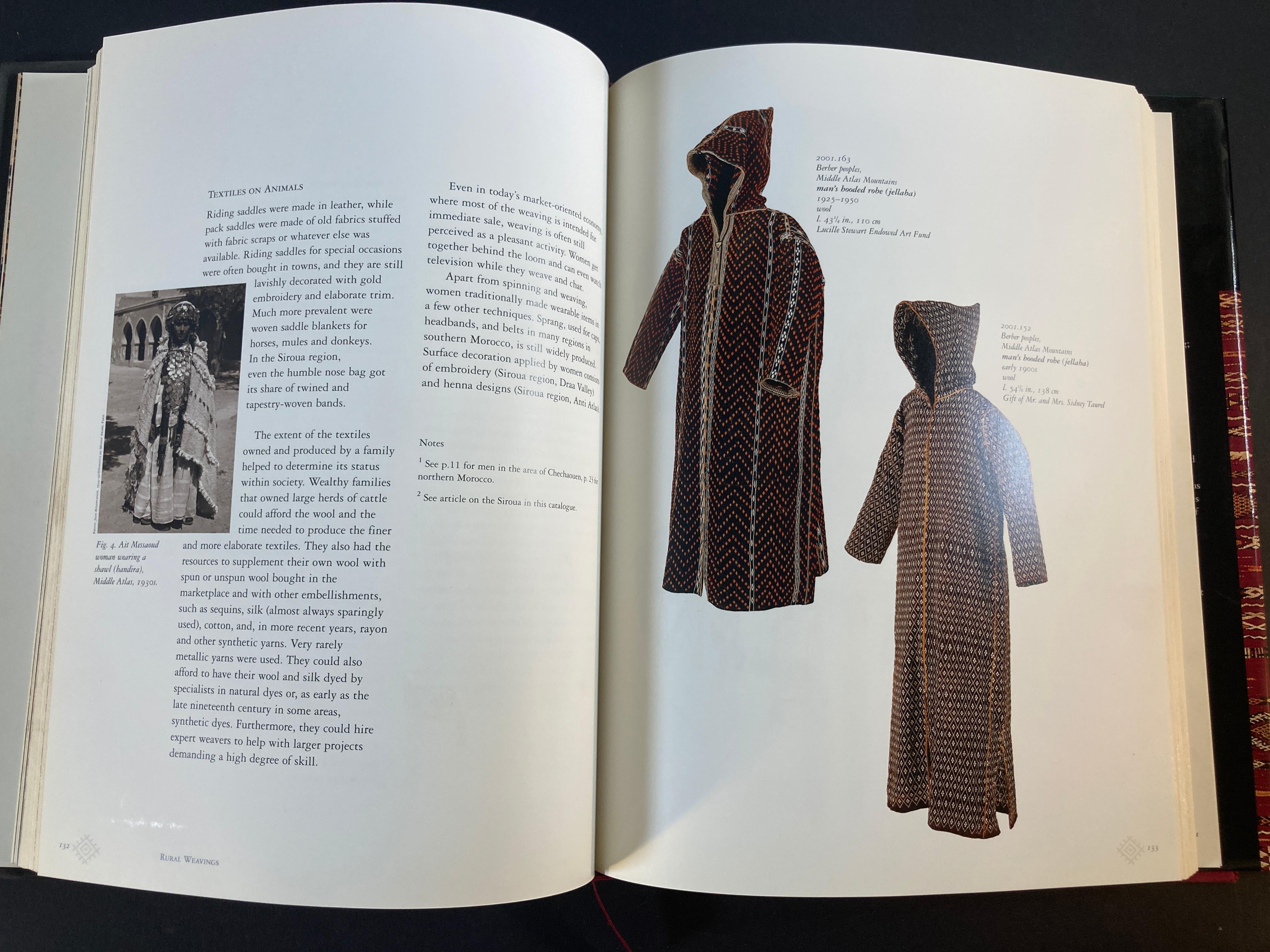 Livre The Fabric of Moroccan Life (Le tissu de la vie marocaine) d'Ivoire Grammet et Niloo Imami Paydar en vente 4