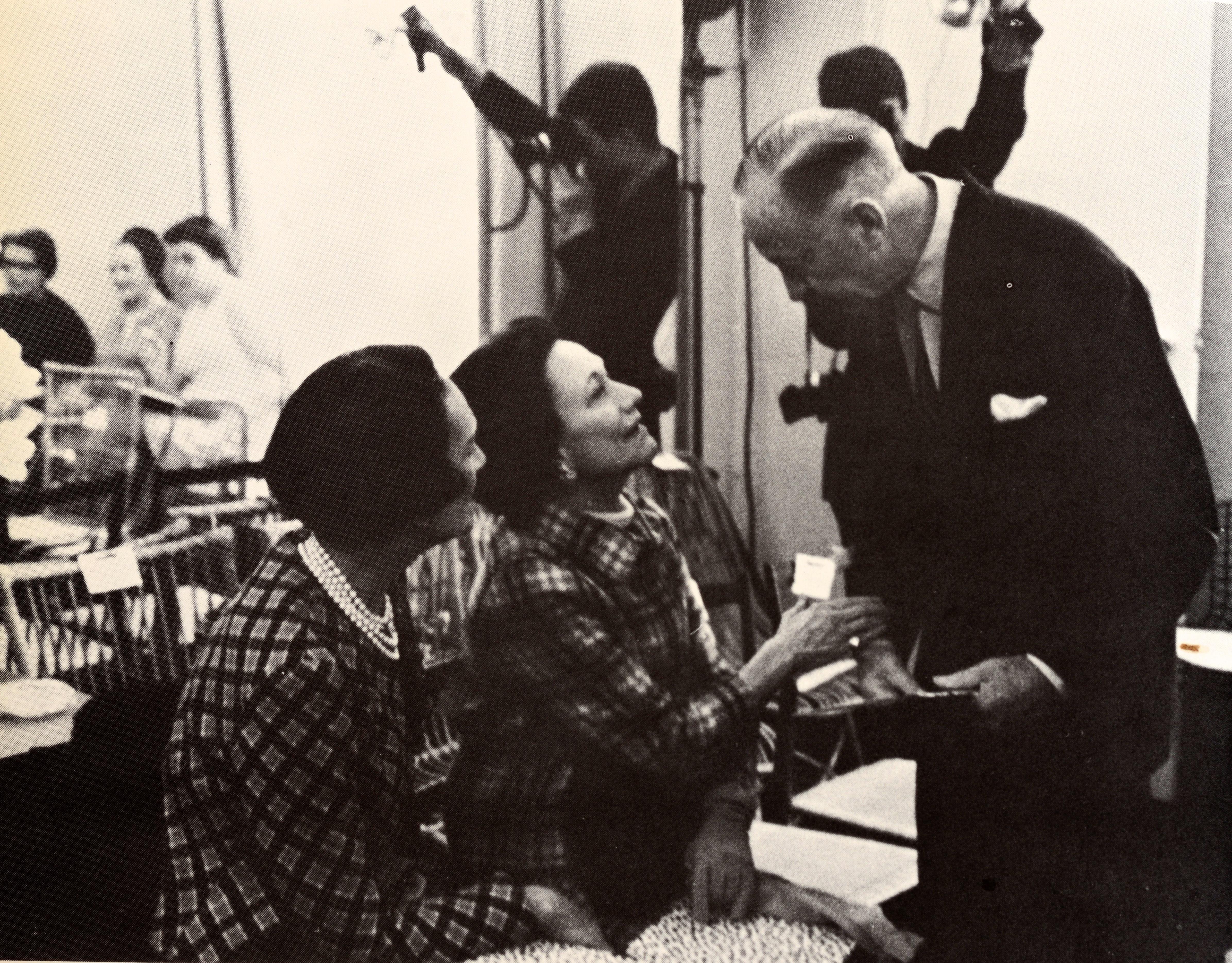 The Fashion Makers, A Photographic Record von Walter Vecchio, 1. im Zustand „Gut“ im Angebot in valatie, NY