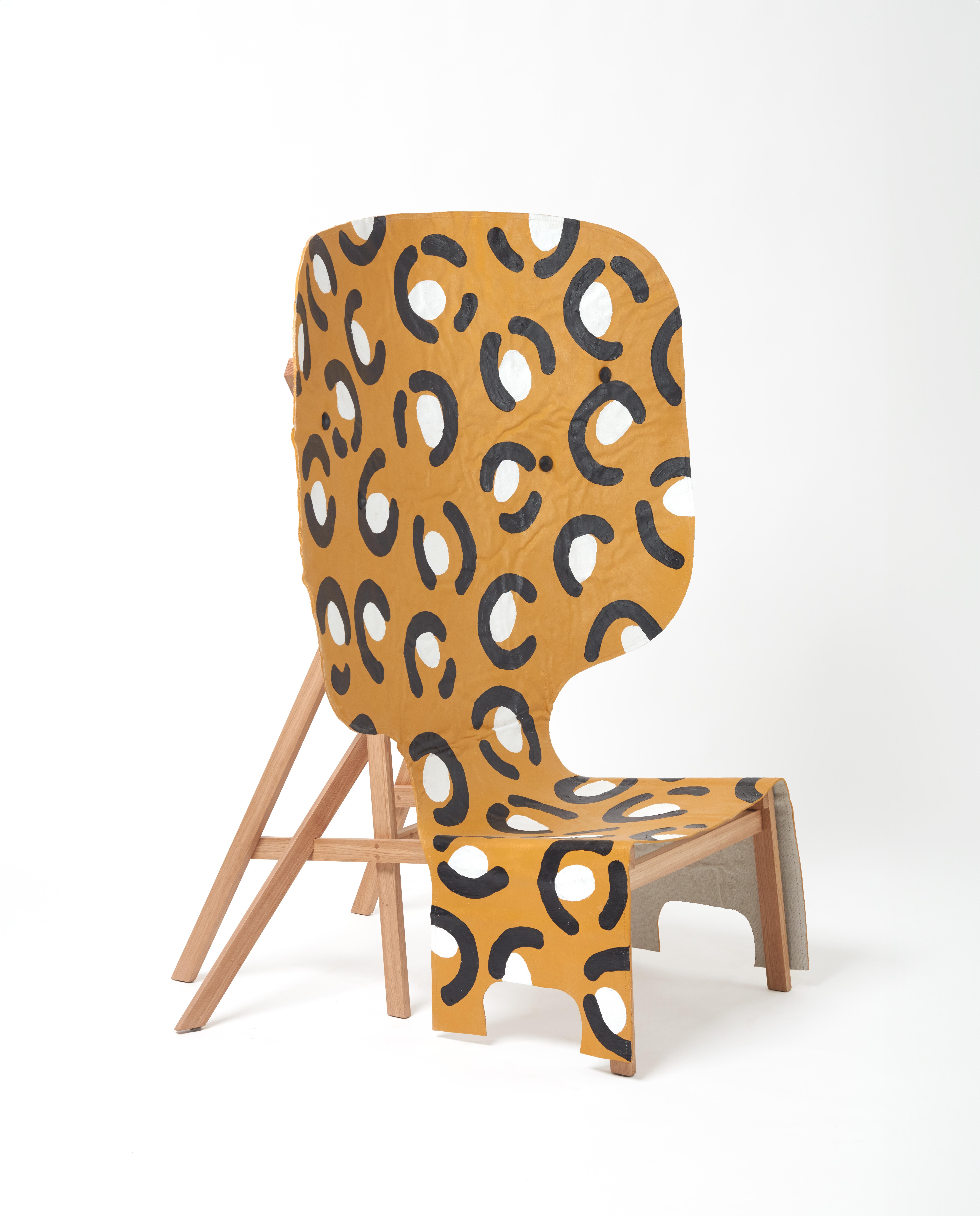 Silla escultórica expuesta en Design Miami. Madera y Lino Patrón Leopardo en Nuevo estado para la venta en Barcelona, ES