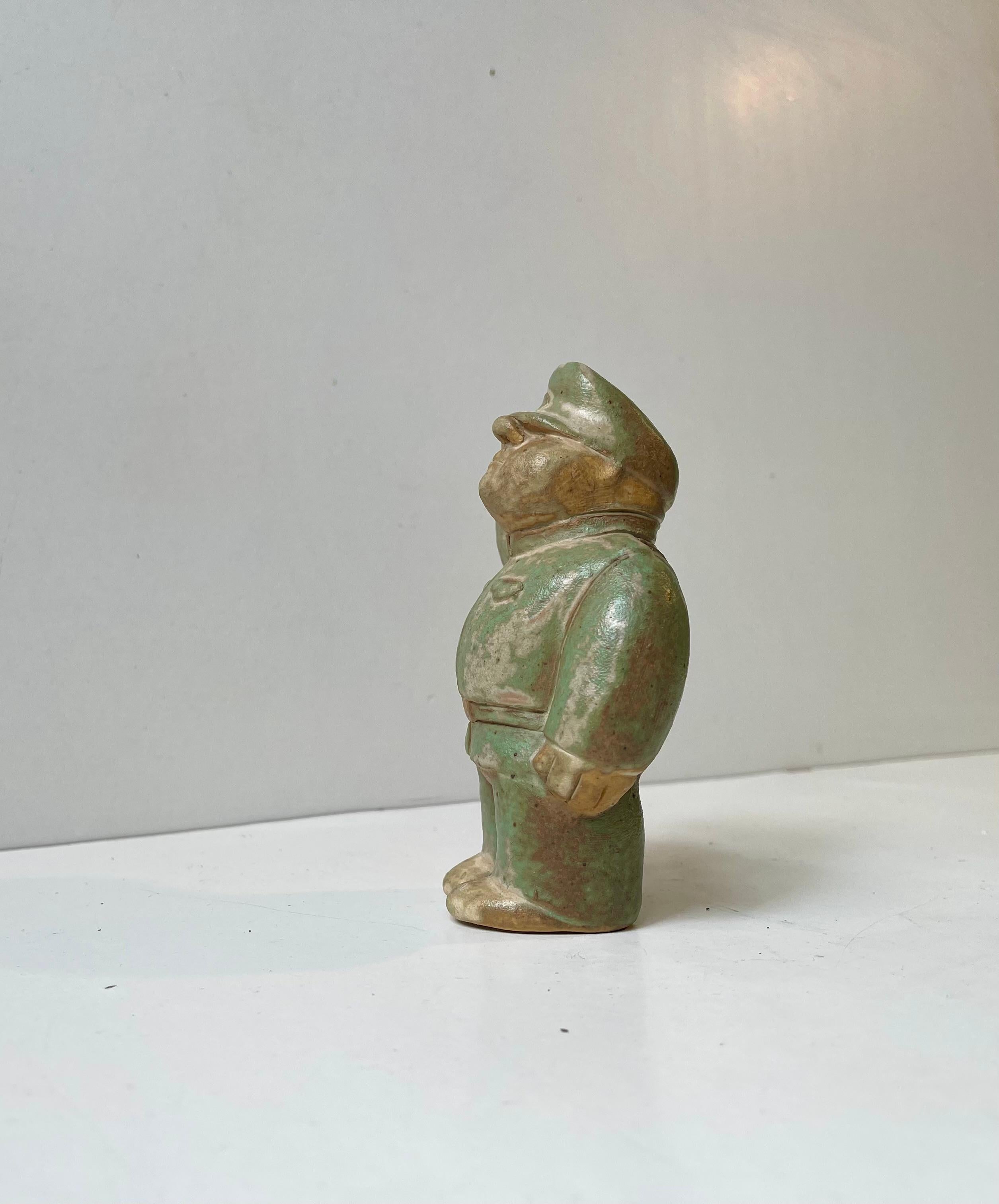 'Il soldato grasso' - Figurina in gres scandinavo smaltato vintage in vendita 2