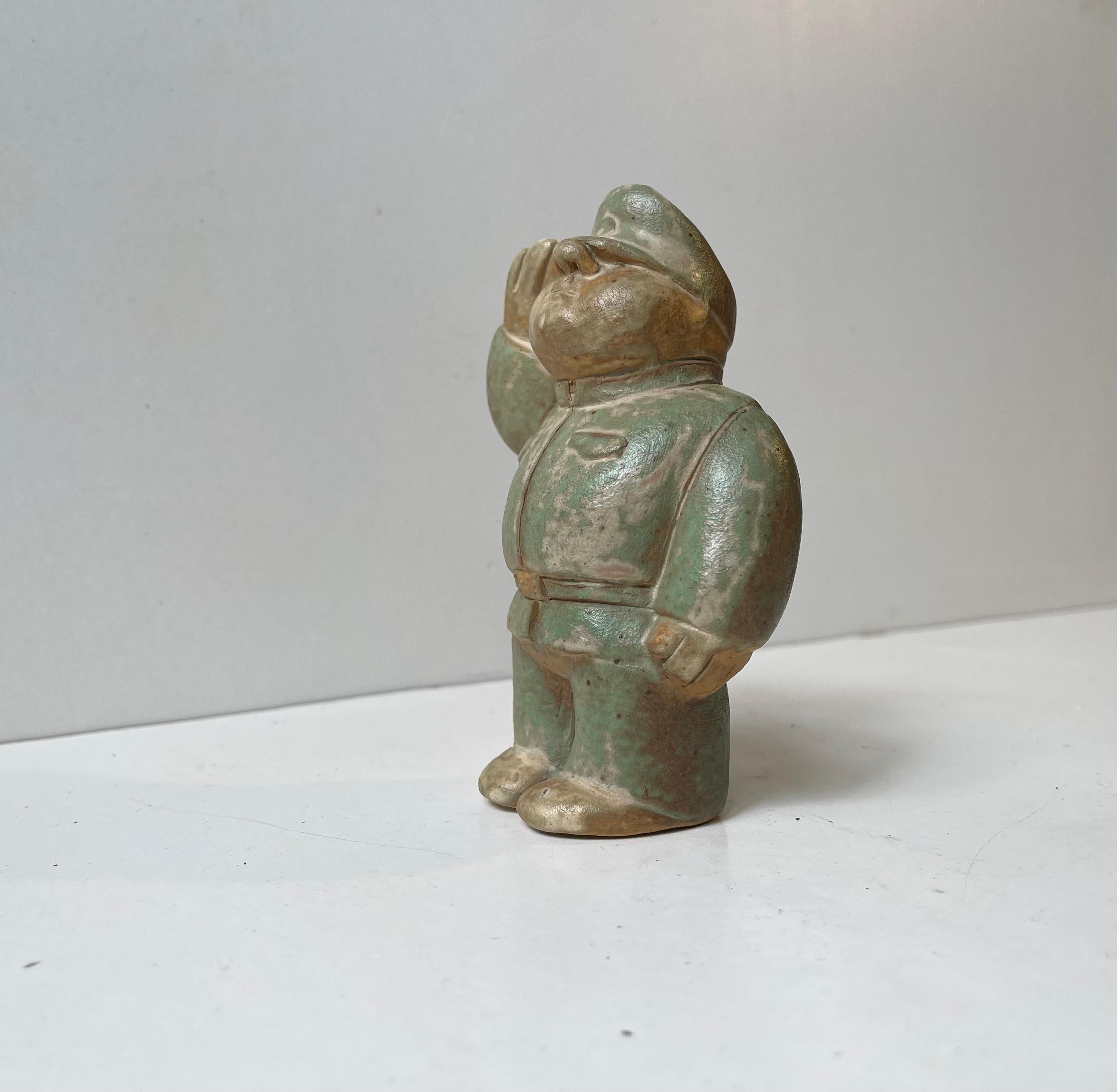 Scandinavo 'Il soldato grasso' - Figurina in gres scandinavo smaltato vintage in vendita