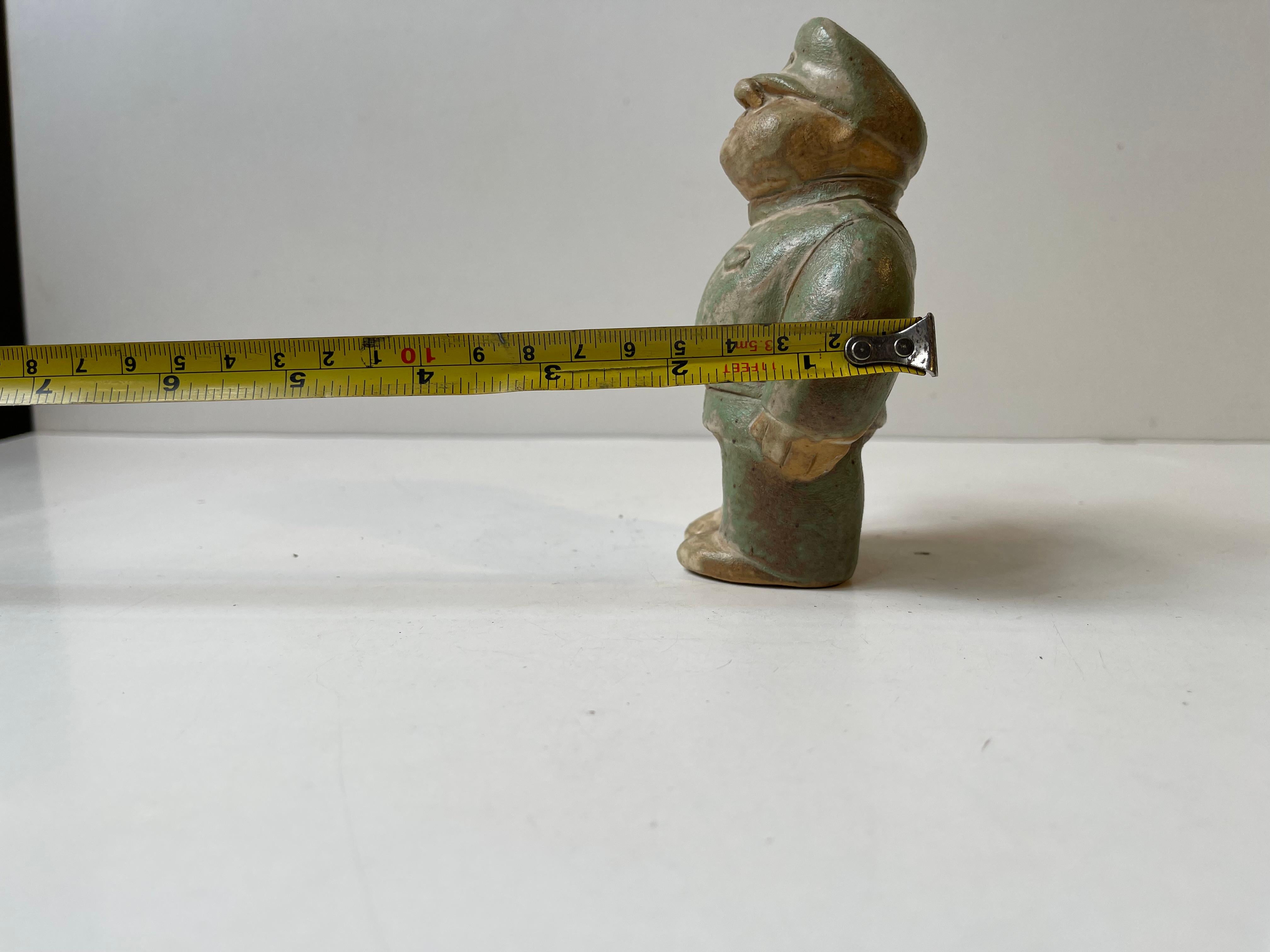 'Il soldato grasso' - Figurina in gres scandinavo smaltato vintage in vendita 1