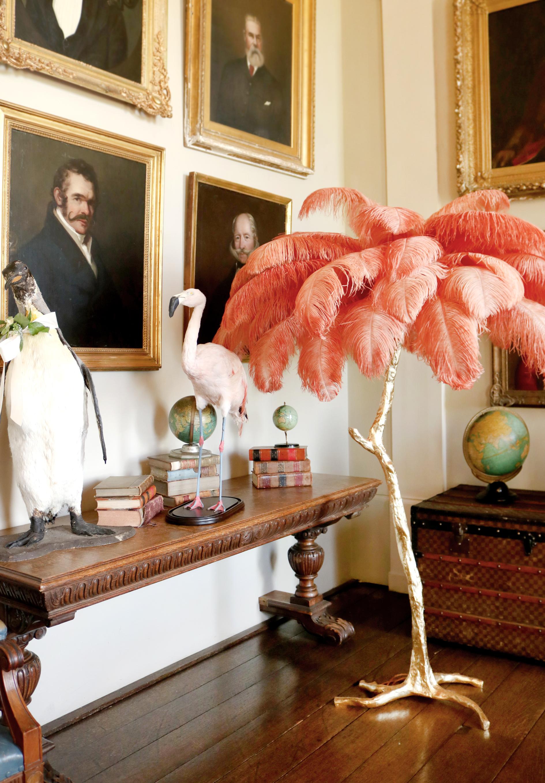 Britannique Lampadaire en forme de plumes, corail en vente