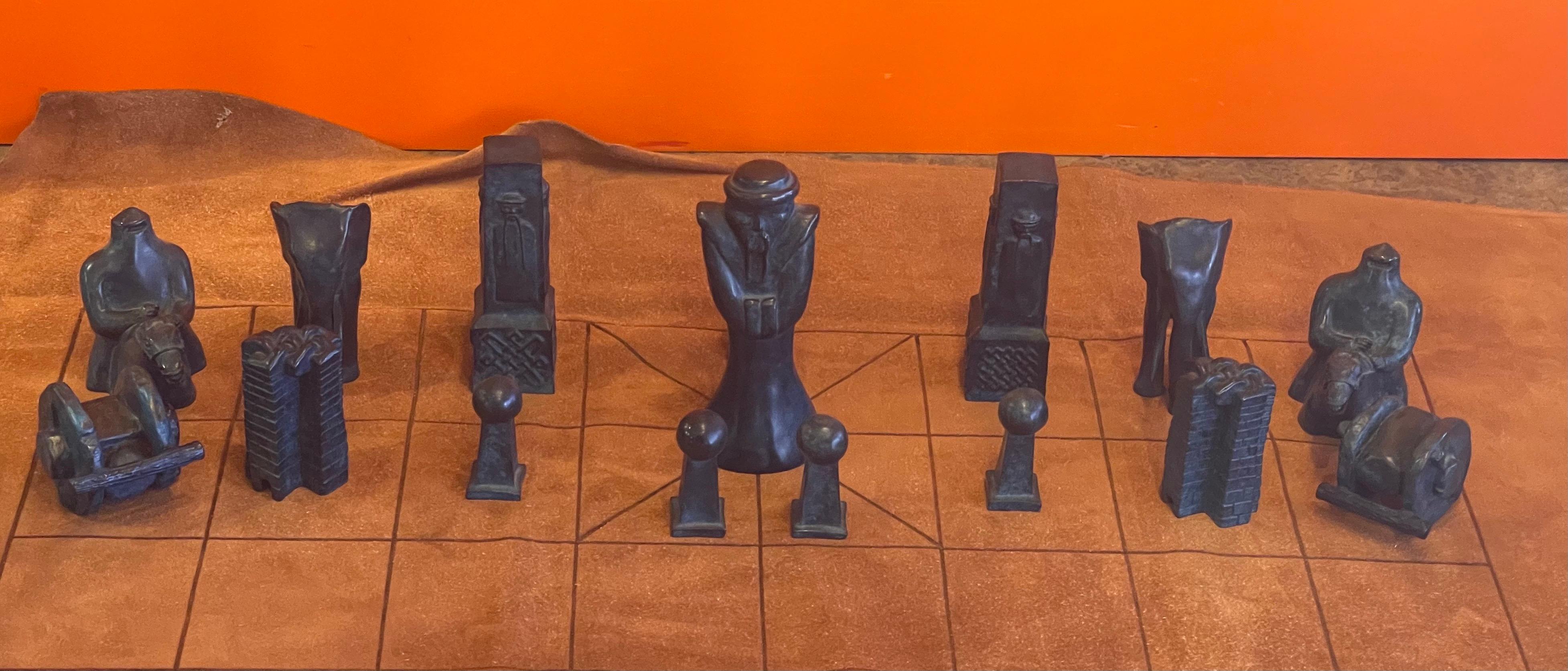 Le jeu de figurines « The Original Game of Chess » (Le jeu d'échecs original) en bronze de Gary Sahl Rare en vente 3