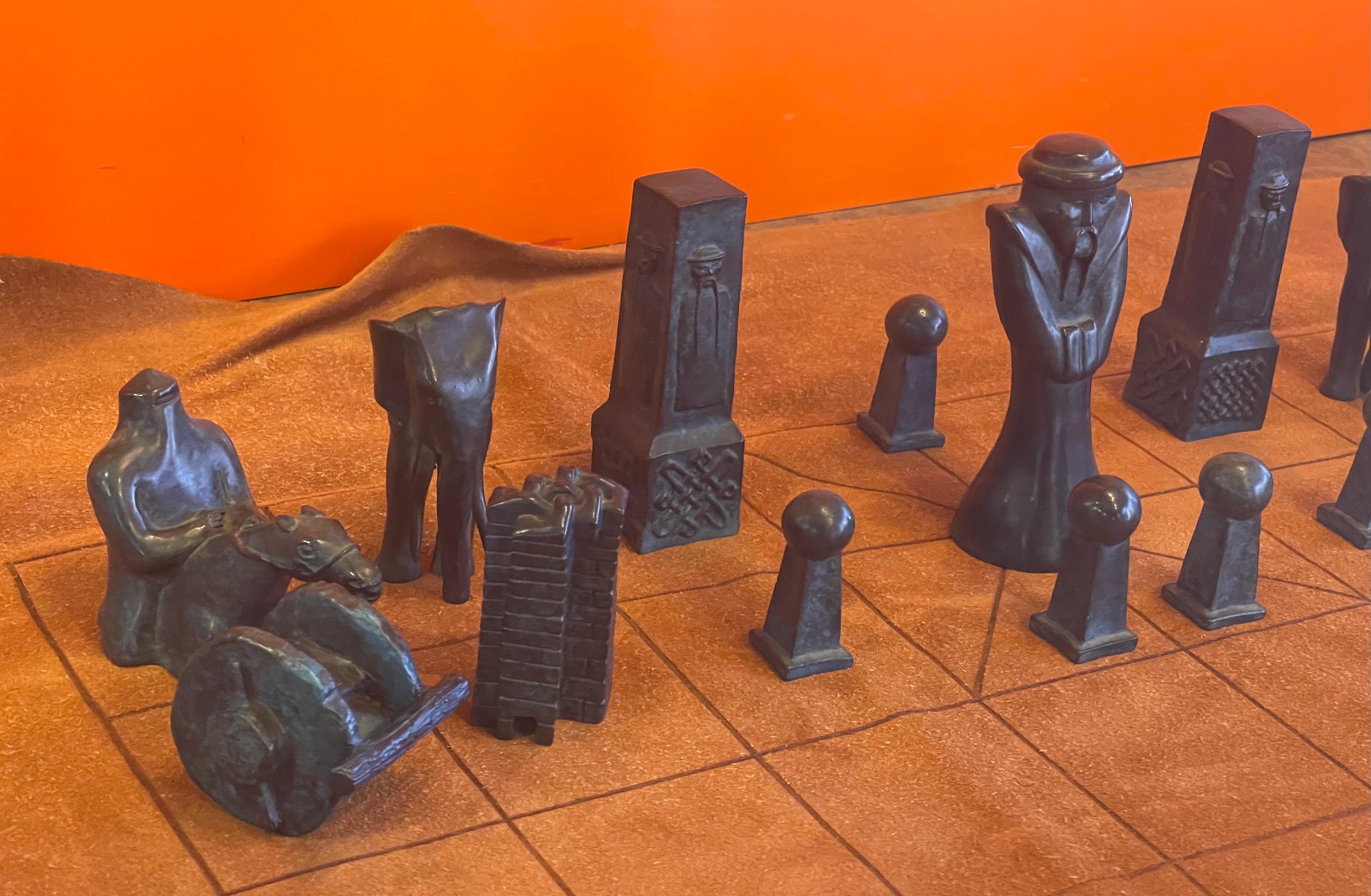 Le jeu de figurines « The Original Game of Chess » (Le jeu d'échecs original) en bronze de Gary Sahl Rare en vente 5