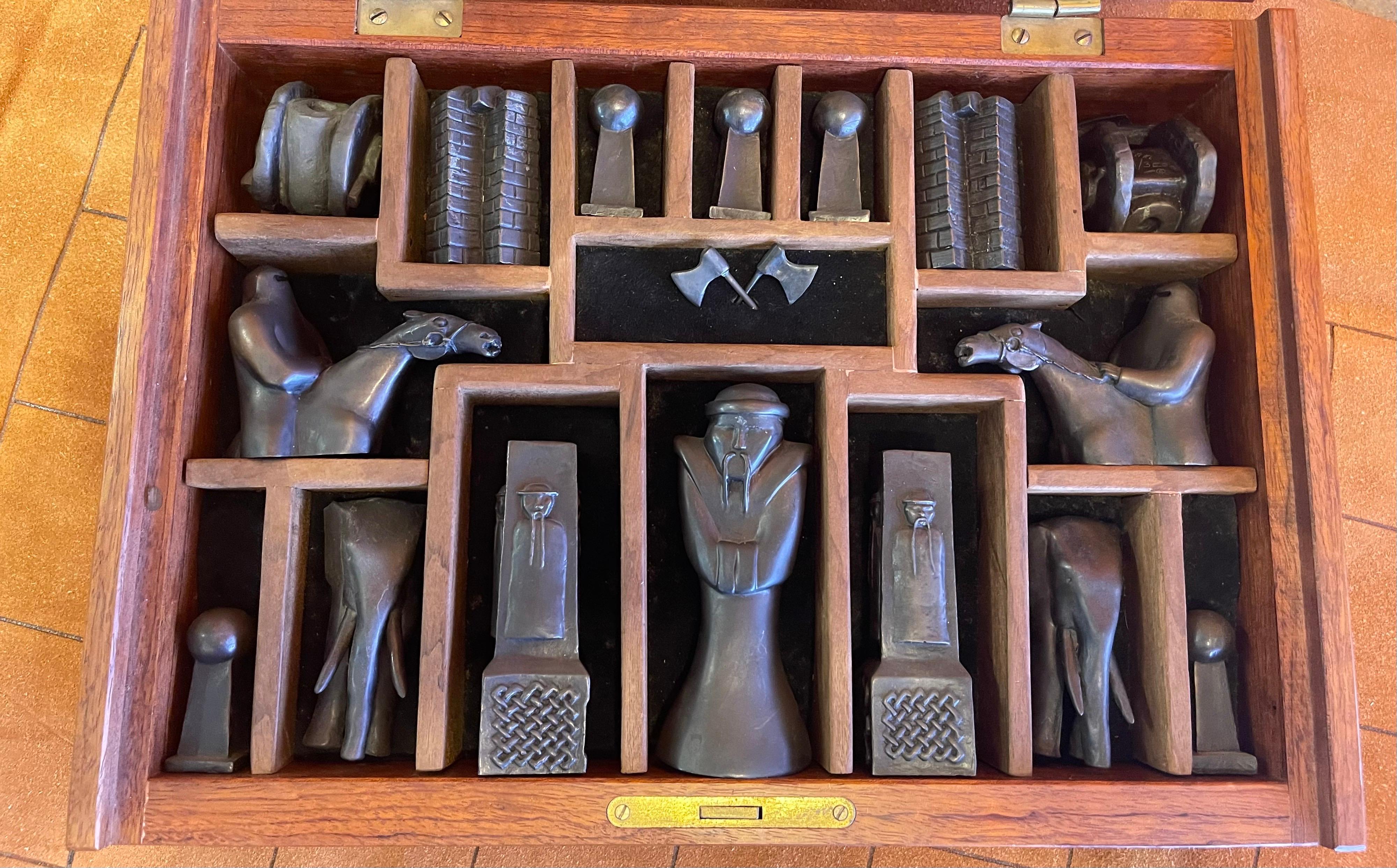 Mid-Century Modern Le jeu de figurines « The Original Game of Chess » (Le jeu d'échecs original) en bronze de Gary Sahl Rare en vente