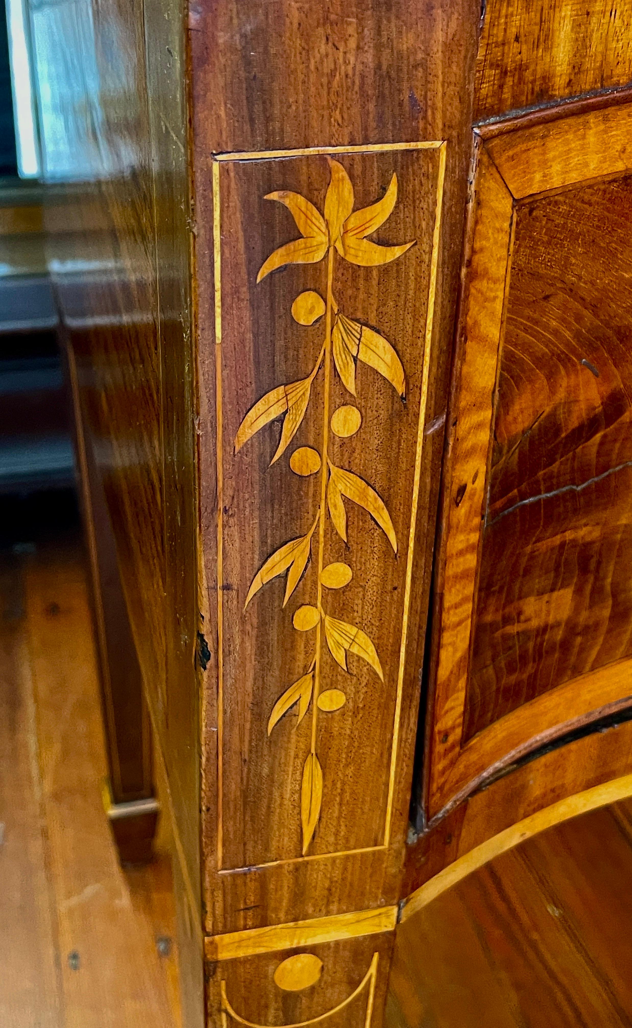 THE Finest late 18th C. inlaid flame mahogany Hepplewhite Serpentine Sideboard In Good Condition In CHARLESTON, SC