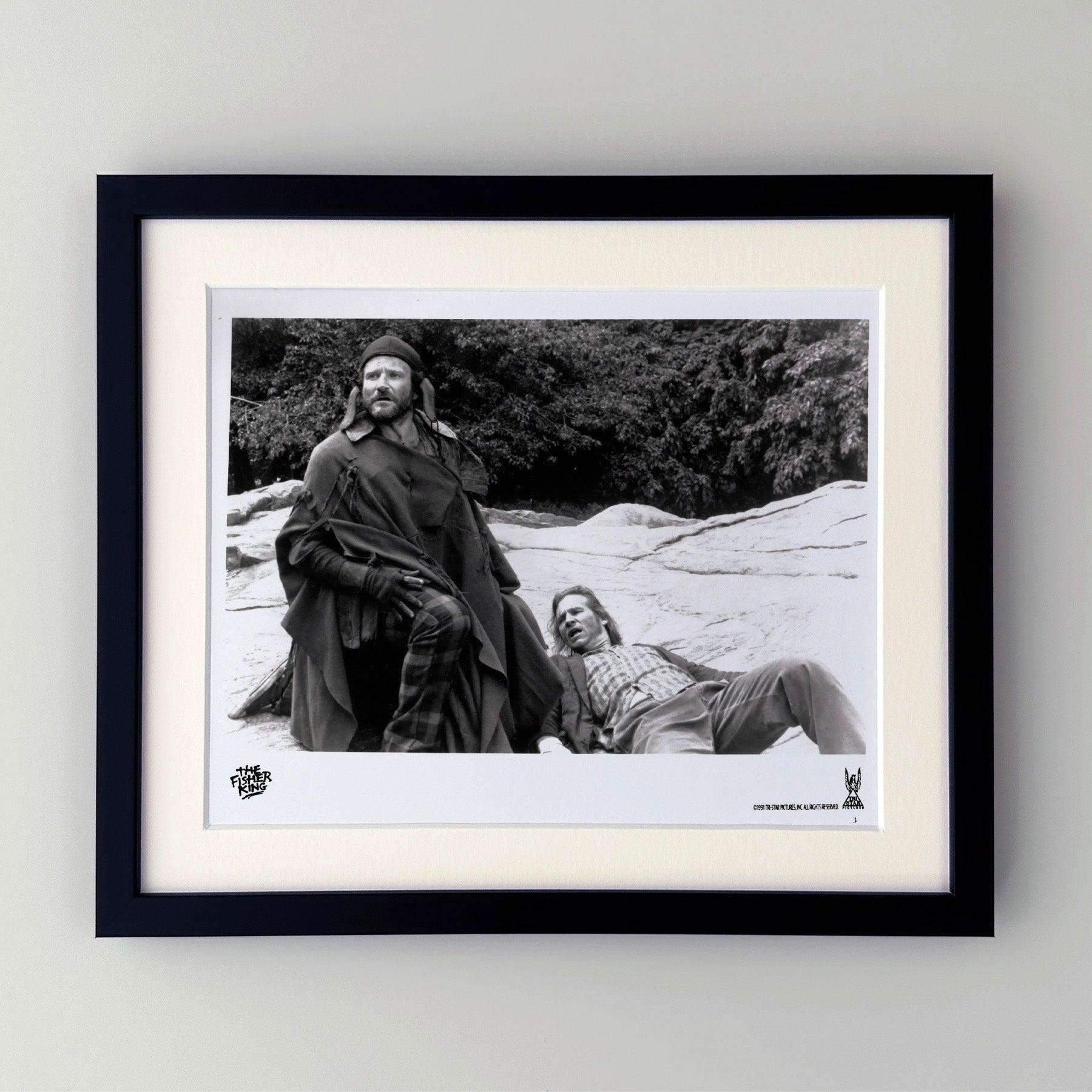 Photo publicitaire originale de 8x10 inches pour The Fisher King (1991) avec Jeff Bridges et Robin Williams et réalisé par Terry Gilliam.

Les photos de publicité (film/production) ont été créées pour aider les studios à promouvoir leurs nouveaux