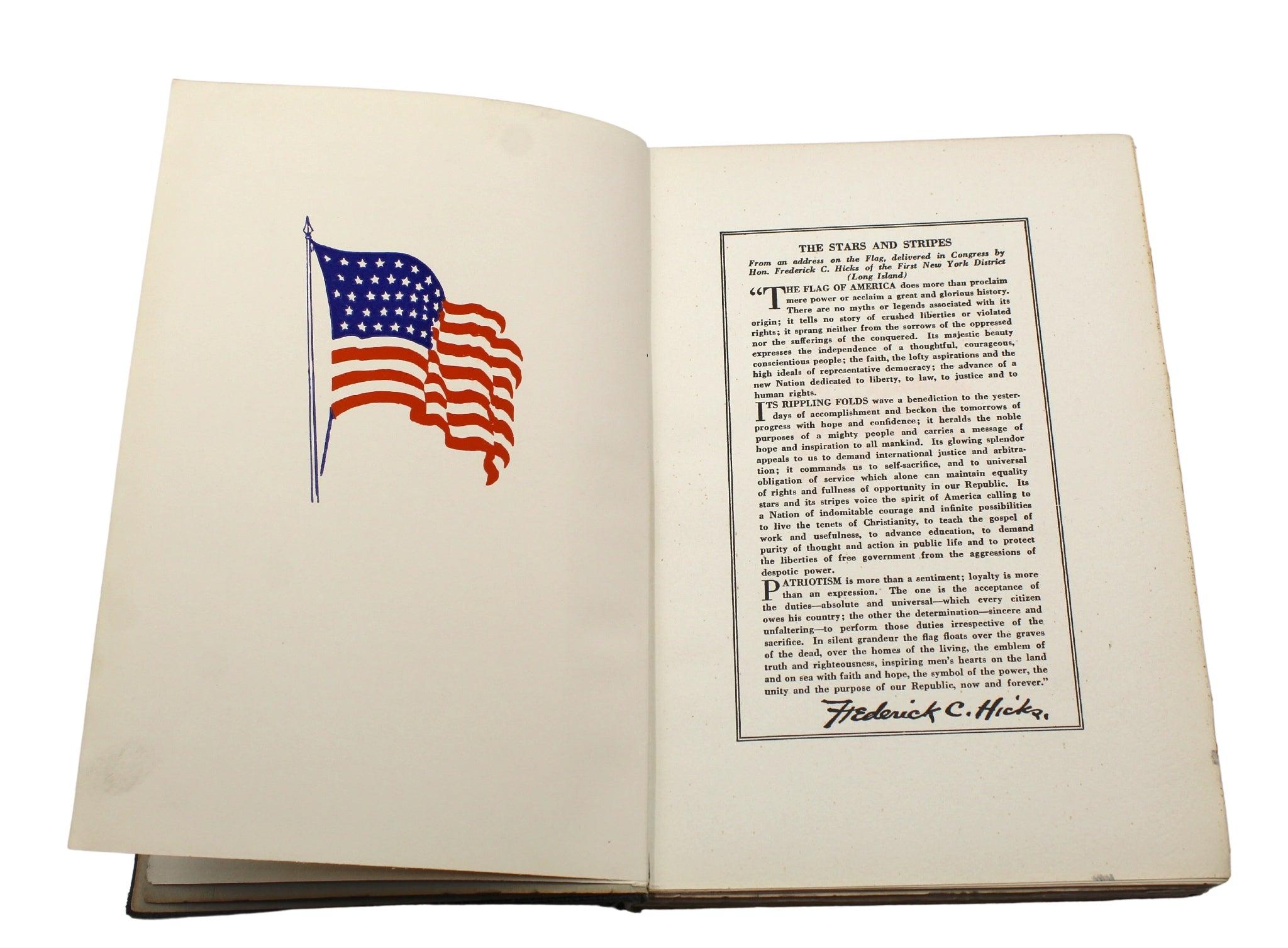 Embossé Le drapeau des États-Unis par Hon. Frederick C. Hicks, troisième édition, 1926 en vente