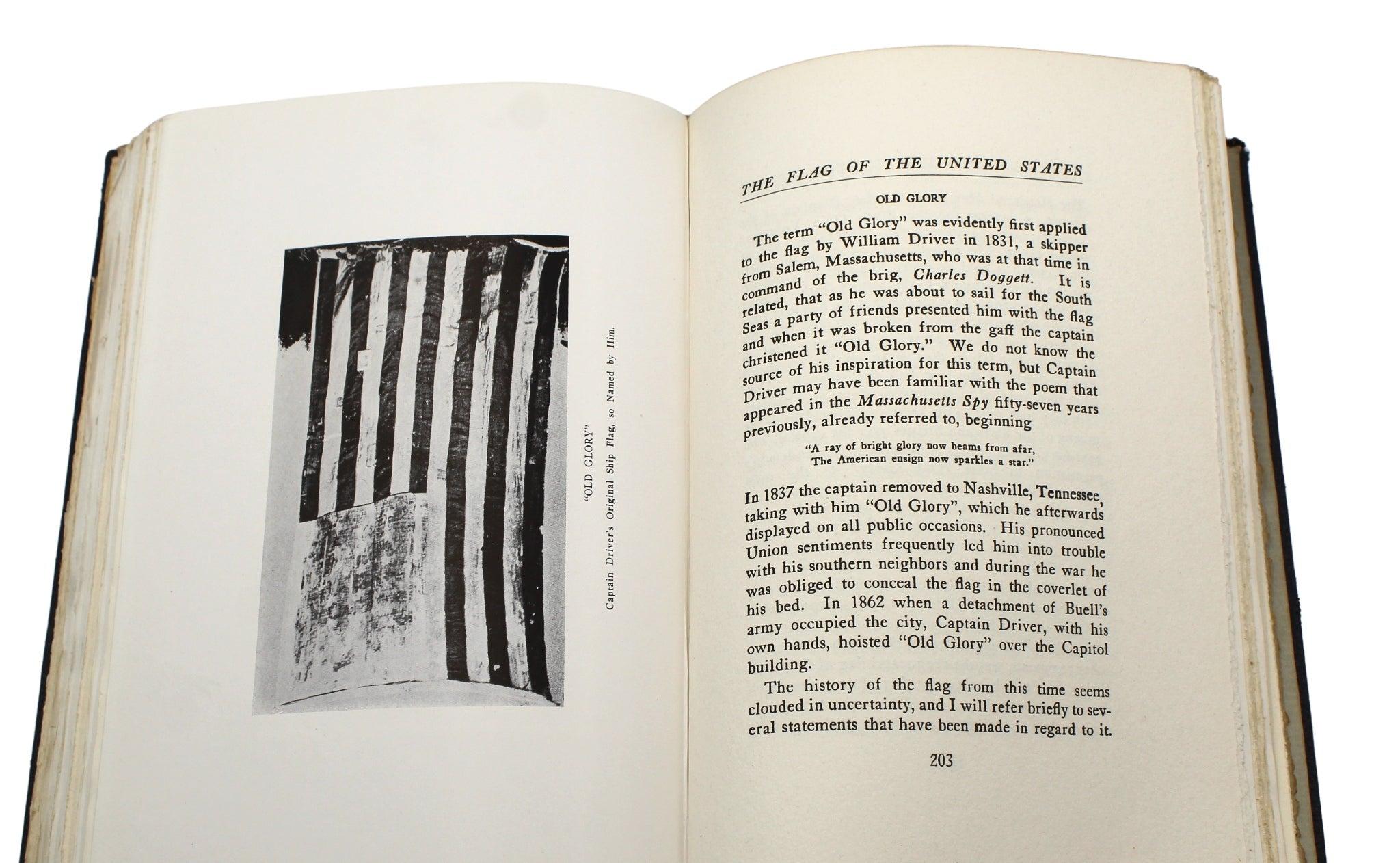 Début du 20ème siècle Le drapeau des États-Unis par Hon. Frederick C. Hicks, troisième édition, 1926 en vente