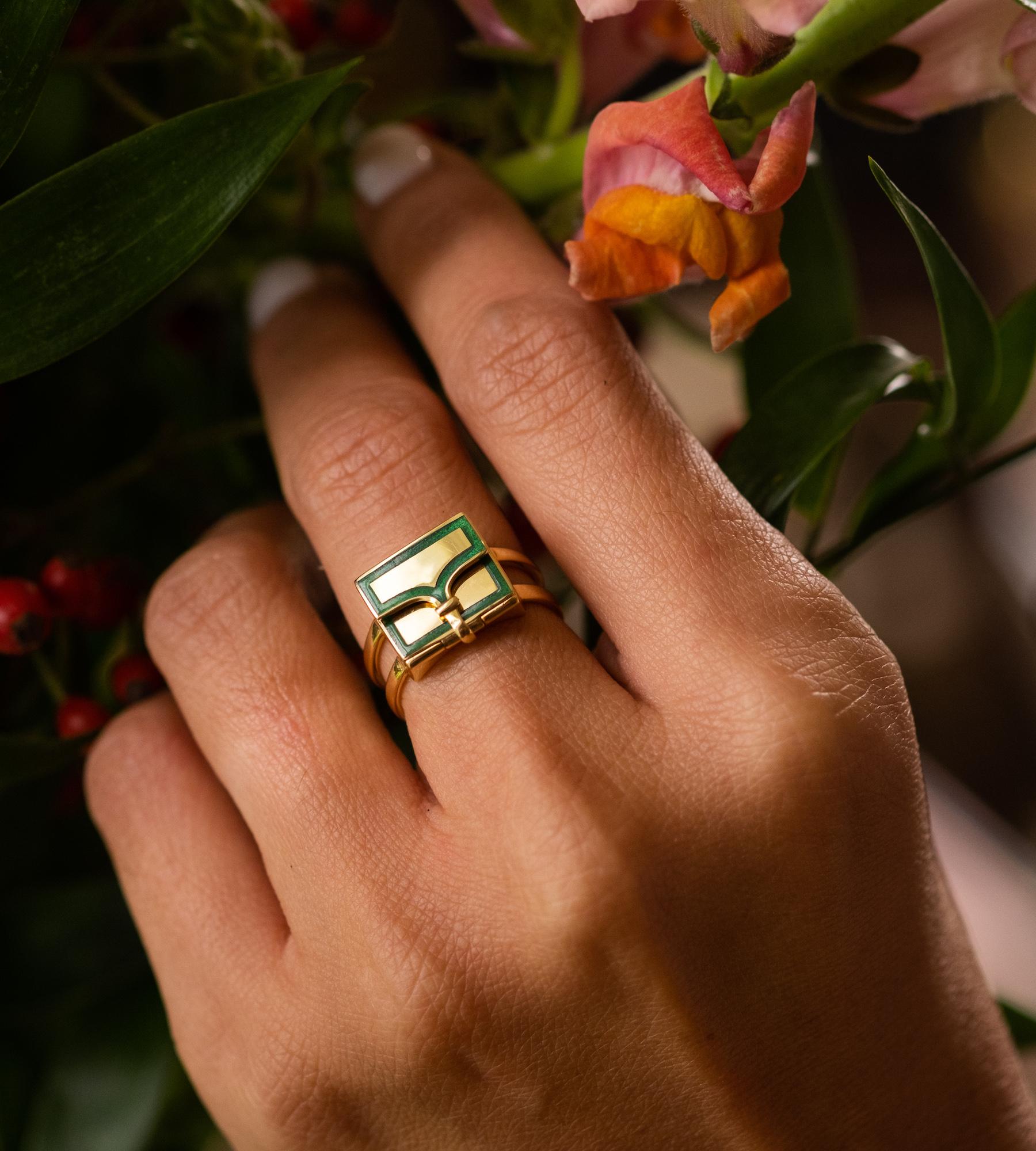 Women's or Men's The Fleur Fairfax Book Ring in 18ct Gold and Enamel - Serpentine Green US 5.75 For Sale