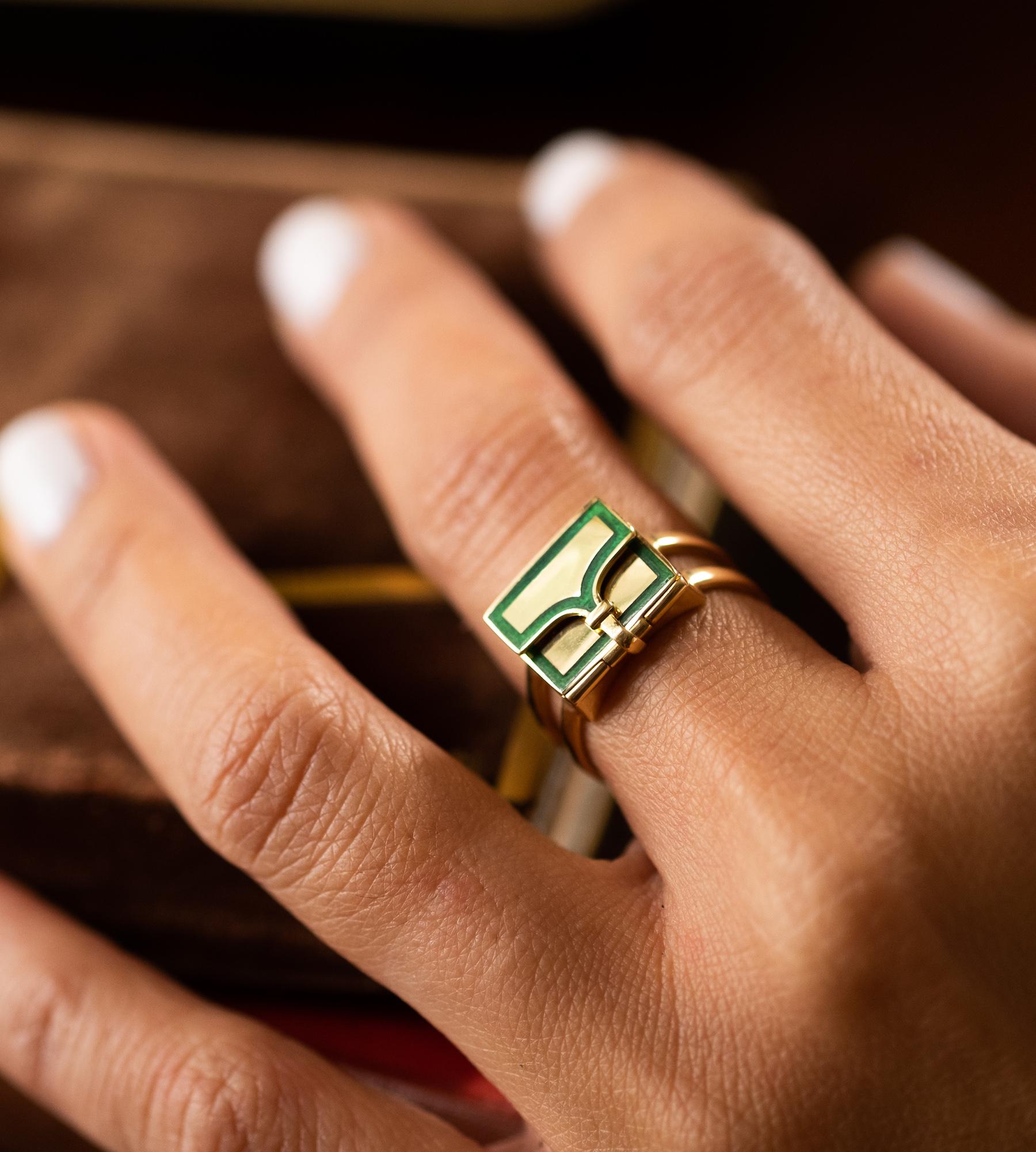 The Fleur Fairfax Book Ring in 18ct Gold and Enamel - Serpentine Green US 6.25 For Sale 1