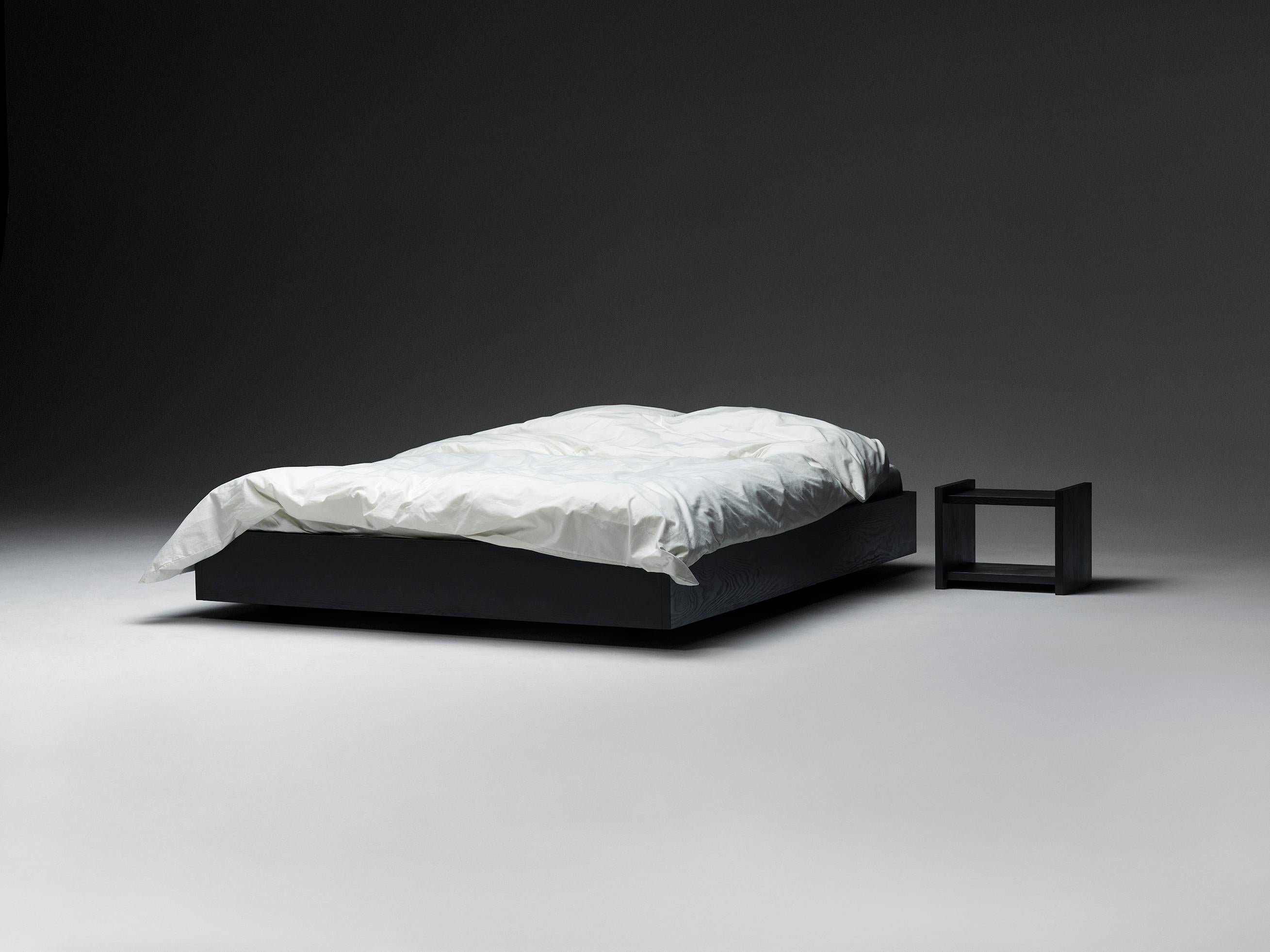 Das schwebende Bett - Schwarz (Schwedisch) im Angebot