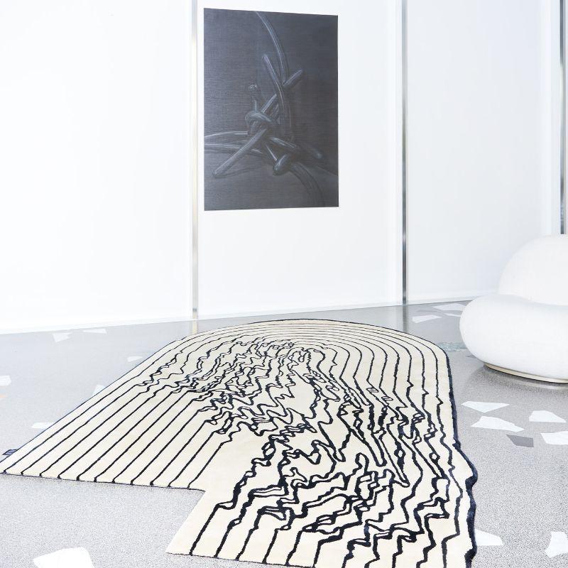 italien Tapis noir et blanc « The Floor Is Lava » ligne Lava Line de PLACE en vente