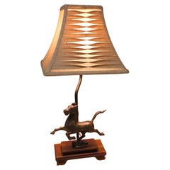 Le cheval volant de Gansu serti d'une lampe   C'est une statue en bronze