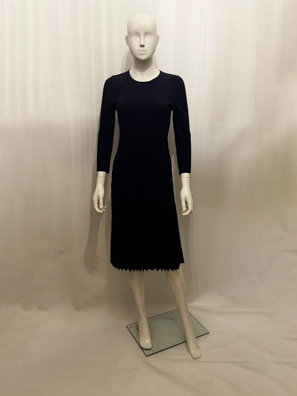 The Fold Blaues Strickkleid (Schwarz) im Angebot