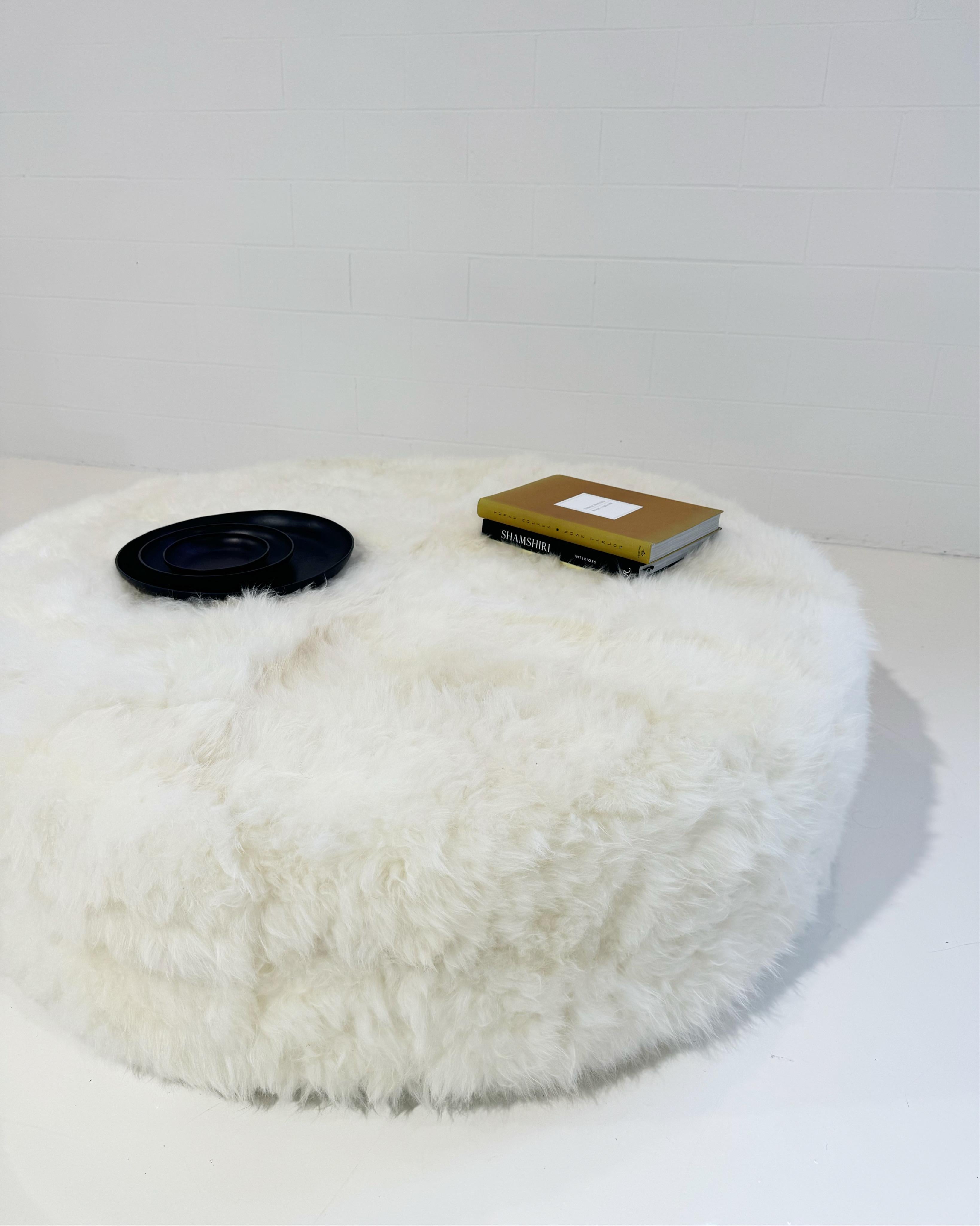 Pouf cercle The Forsyth en peau de chèvre cachemire, diamètre 55 en vente 3