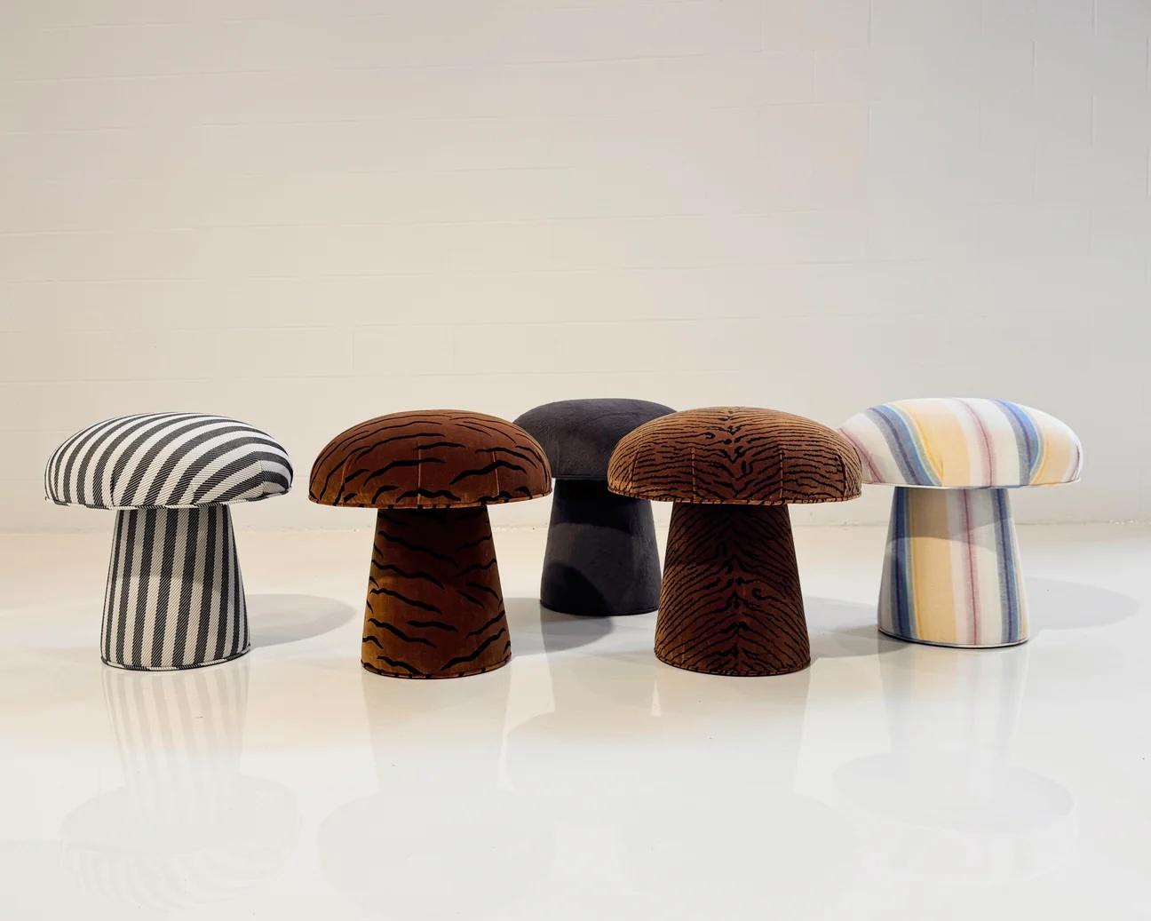 Américain Le pouf champignon FORSYTH en Chiarastella Cattana Lys en vente