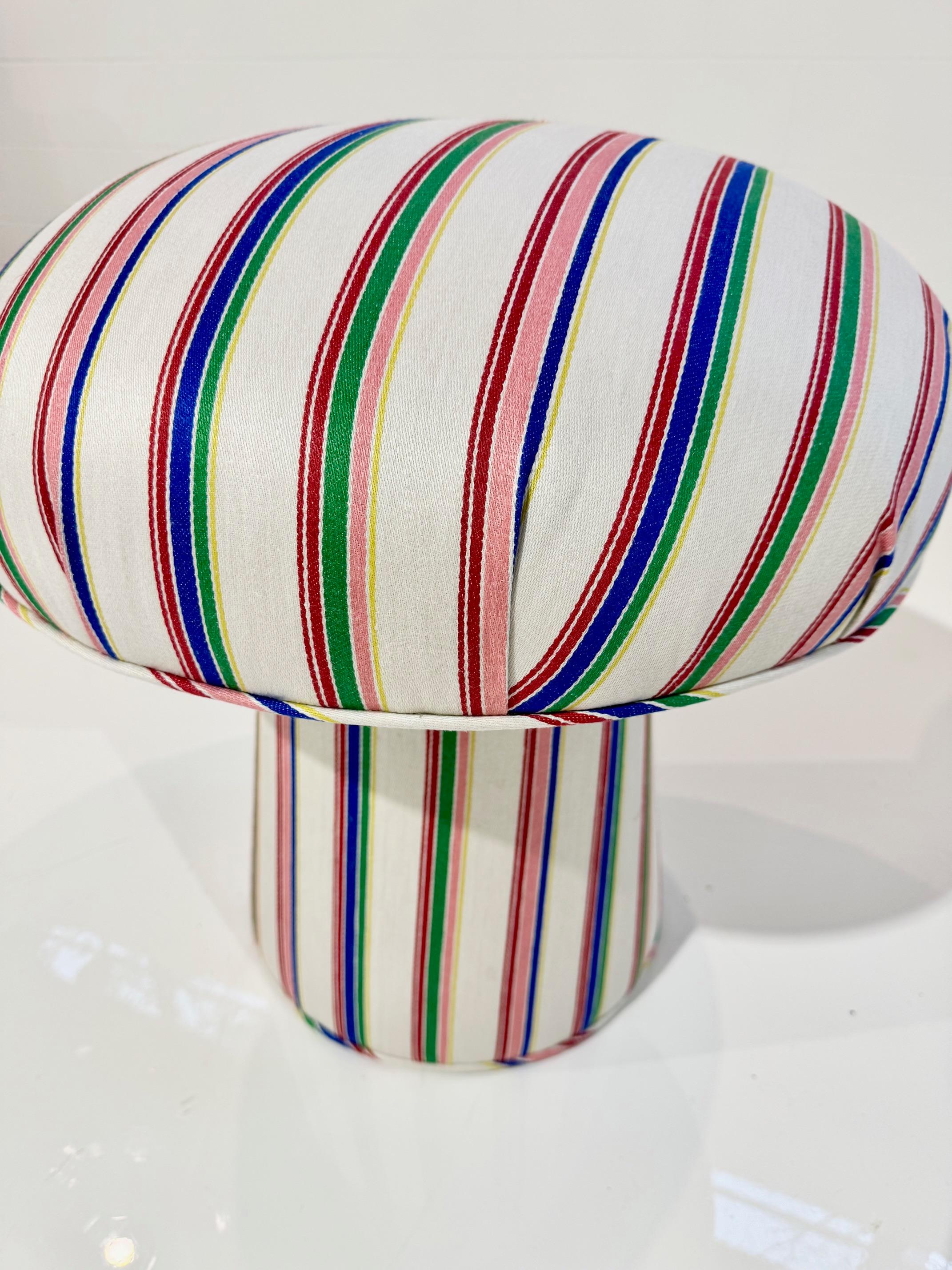 Américain Le pouf à champignons FORSYTH en Chiarastella Cattana Raso 121 Riga Gea en vente