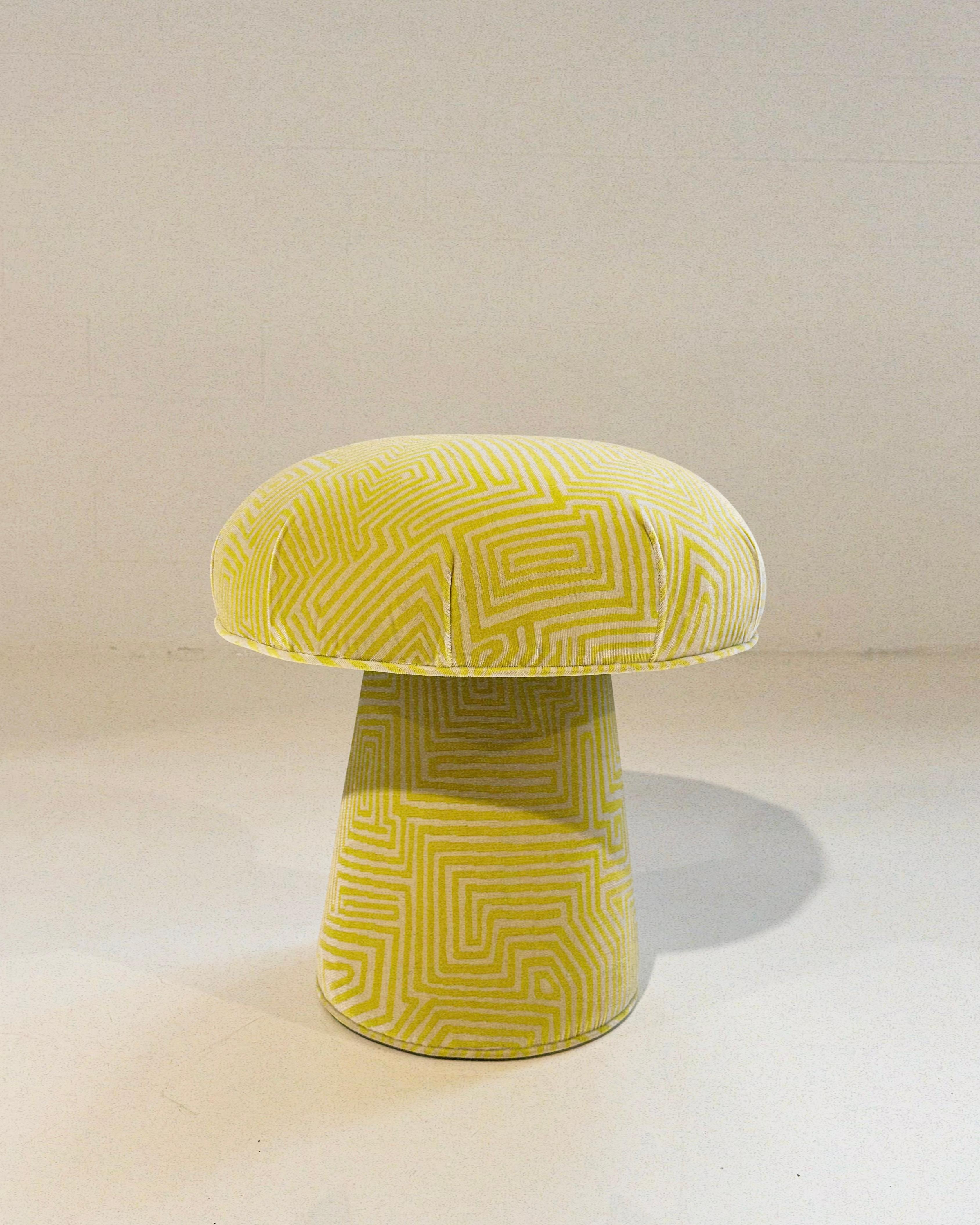 XXIe siècle et contemporain Le pouf à champignons FORSYTH en Dedar 'Jungling'. en vente